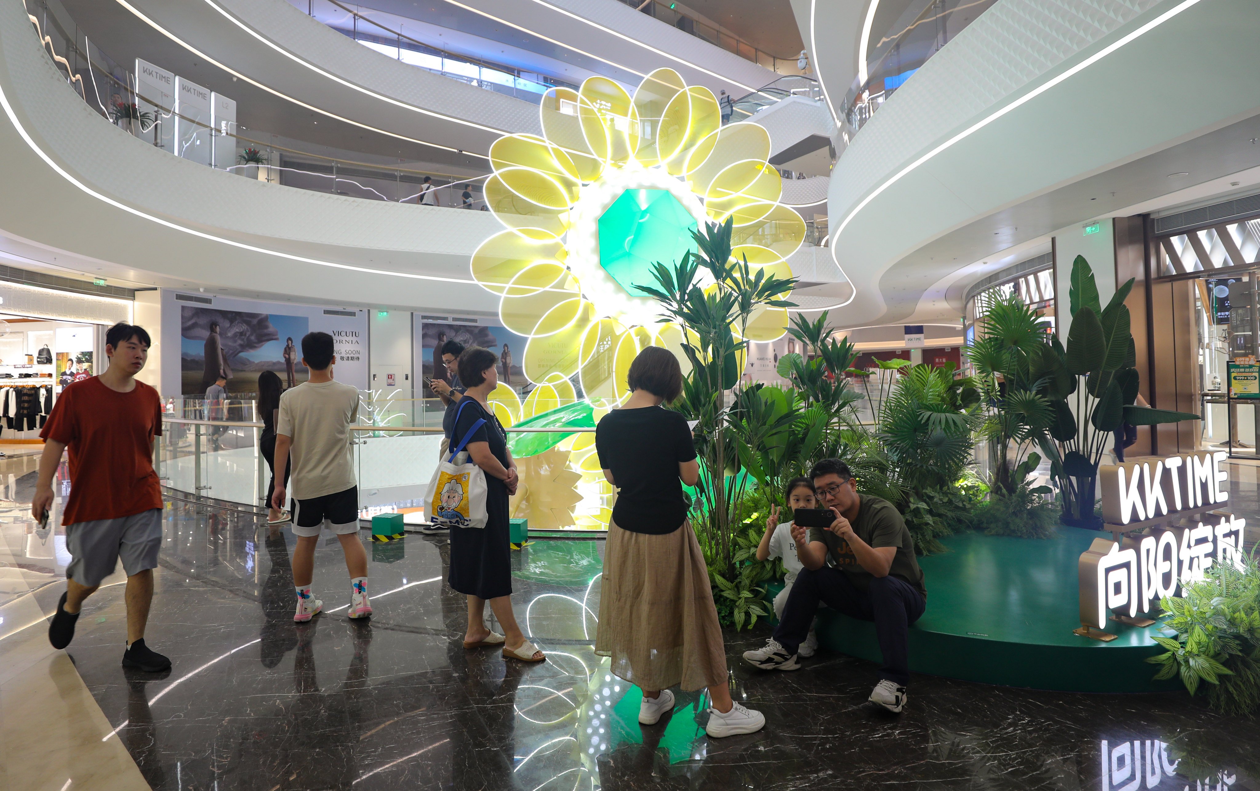 Shoppers at KK Time mall in Shenzhen. Photo: Xiaomei Chen