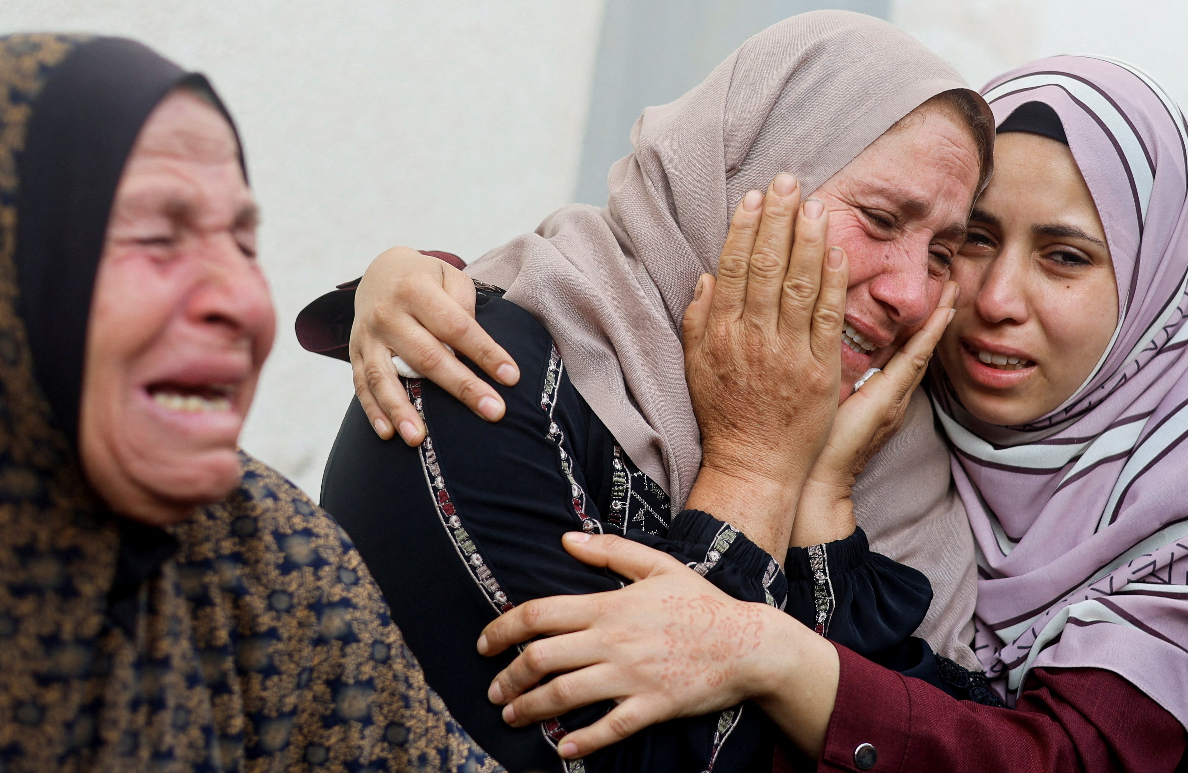 Women mourn near the bodies of Palestinians killed in Israeli strikes in Rafah, in the southern Gaza Strip. Photo: Reuters