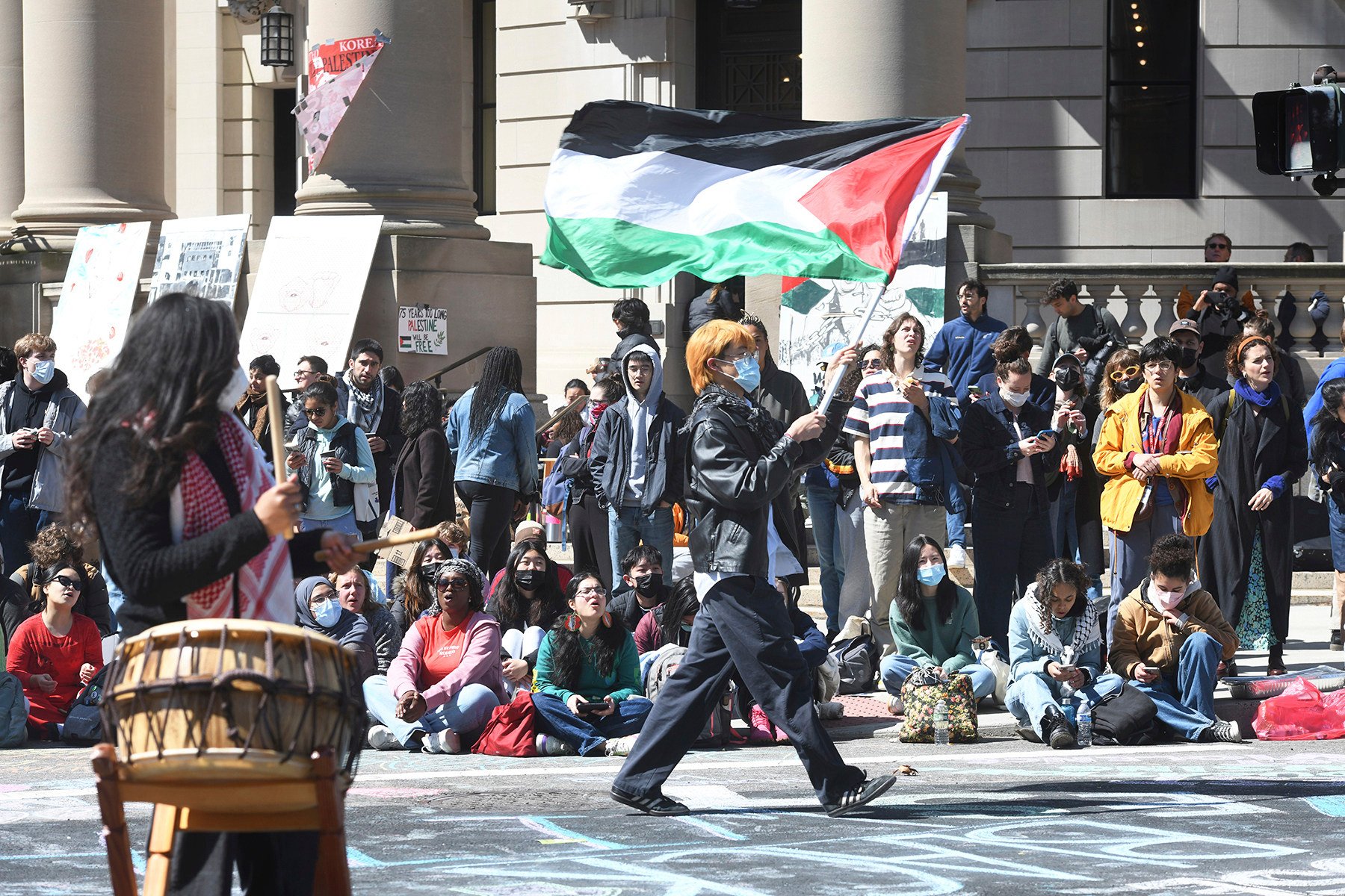 Several hundred students and pro-Palestinian supporters rally at Yale University on Monday. Photo: Ned Gerard/Hearst Connecticut Media via AP