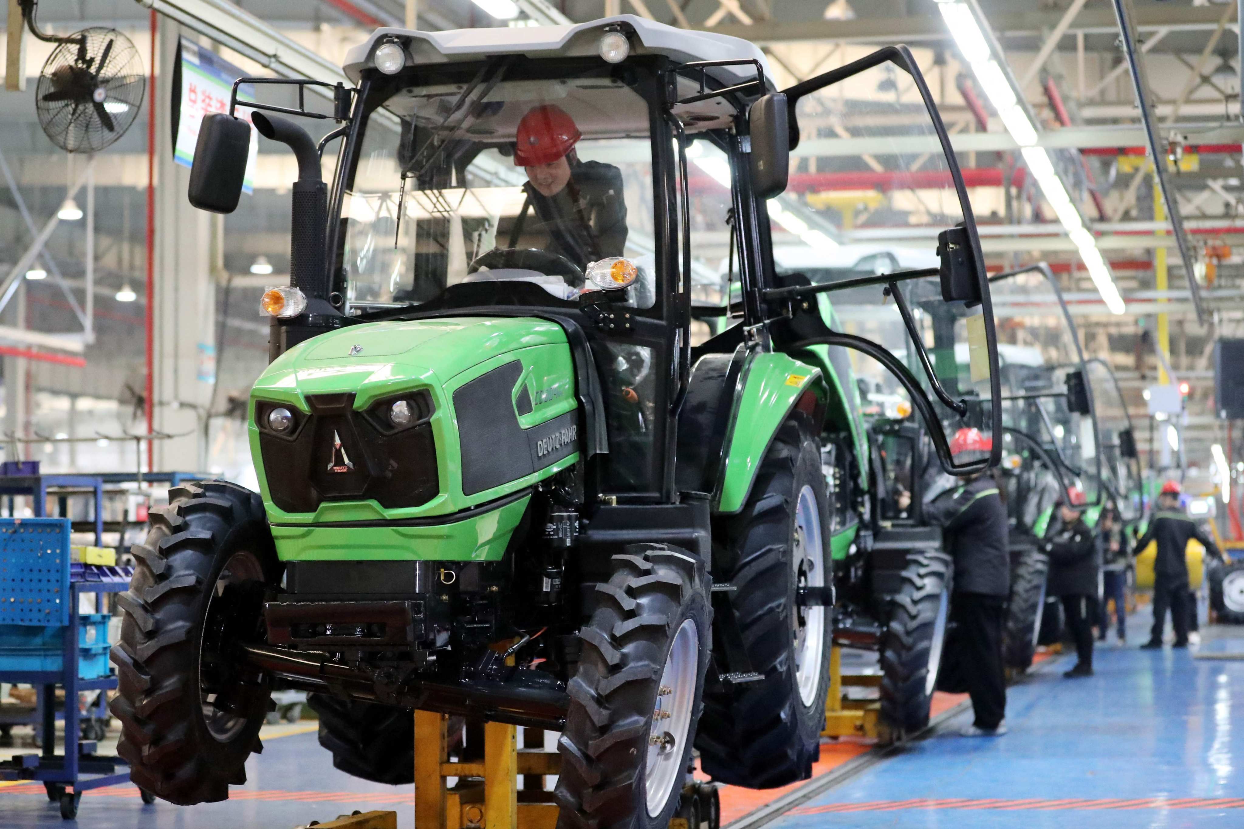 A heavy duty truck fitted with the new commercial diesel engine developed in China would save an estimated US$13,500 in fuel costs each year. Photo: AFP