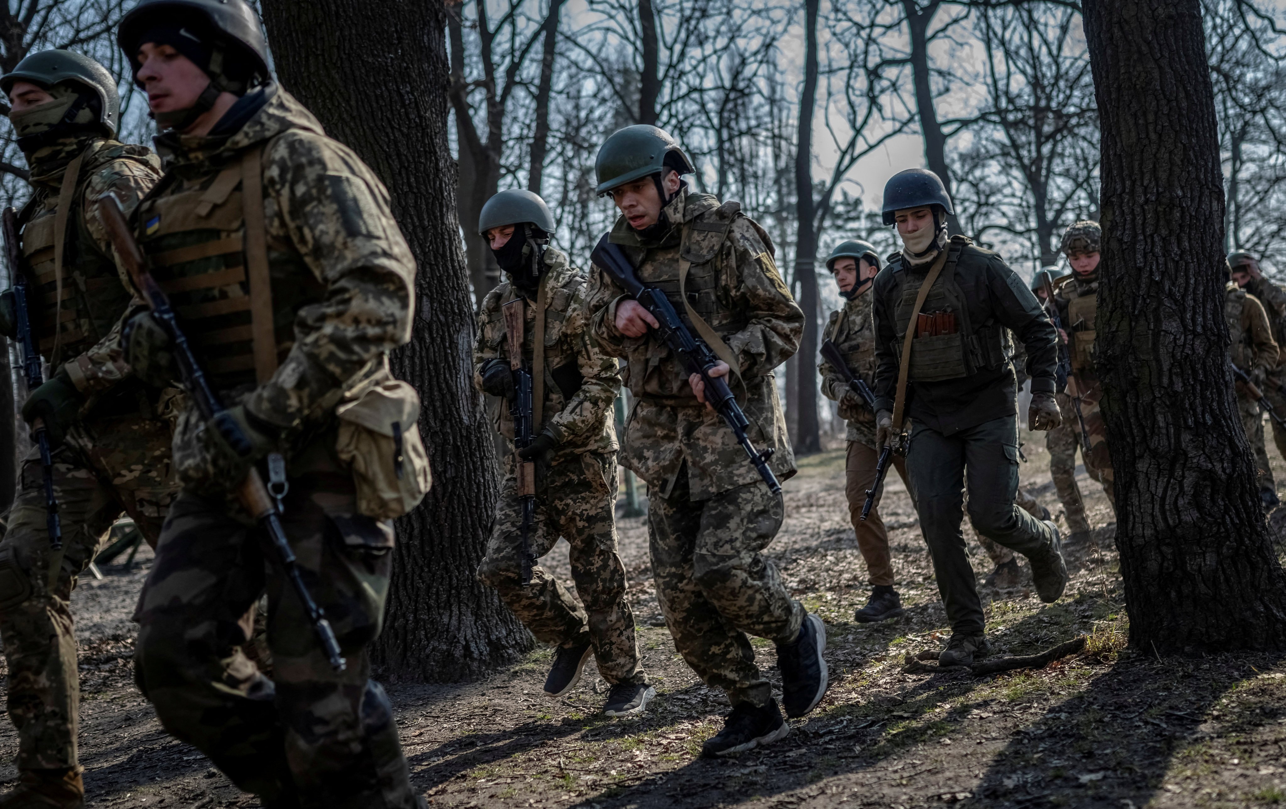 Volunteers who aspire to join the 3rd Separate Assault Brigade of the Ukrainian Armed Forces take part in basic training in the Kyiv region in March. Photo: Reuters