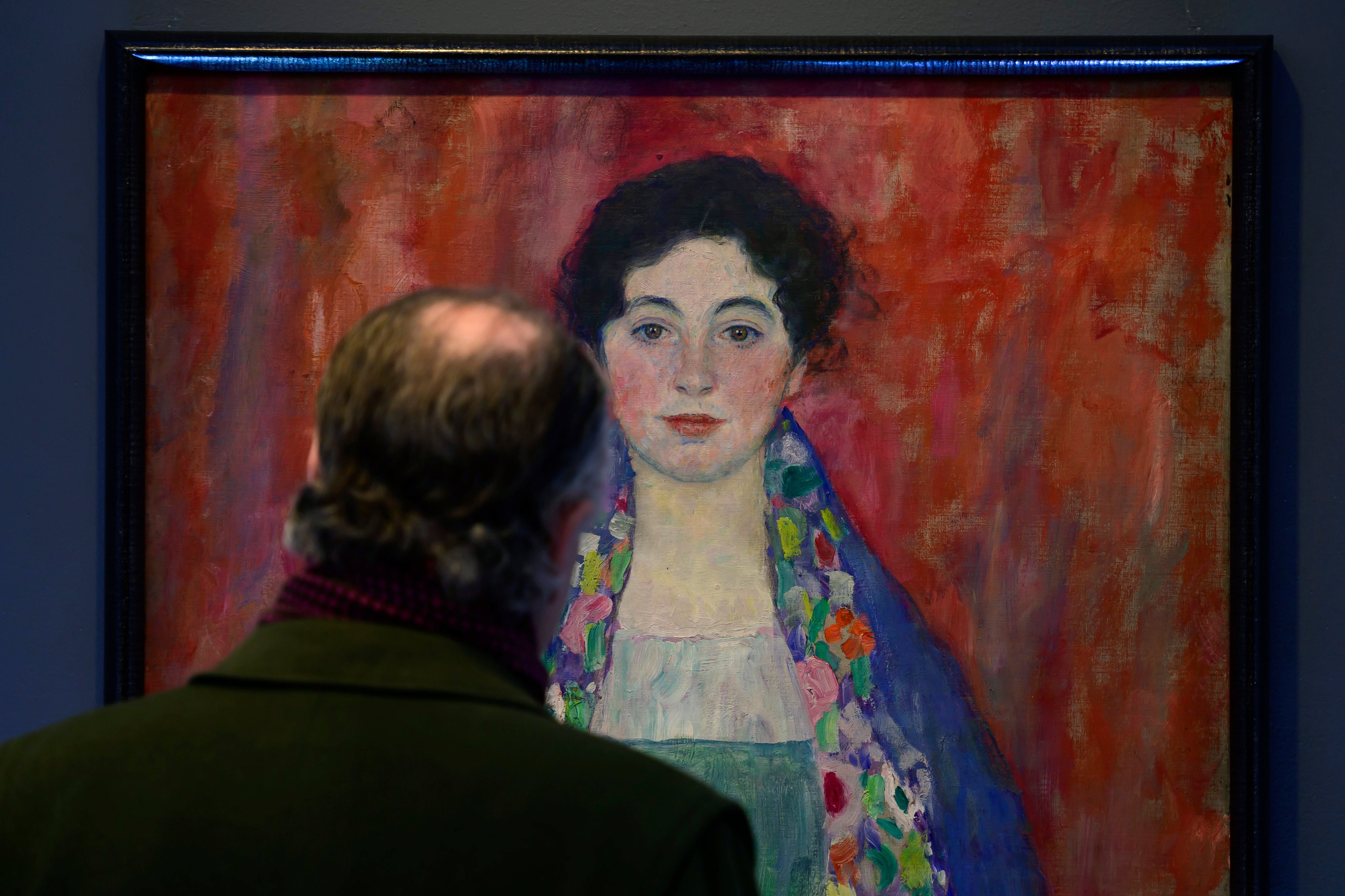 A man looks at the “Portrait of Fraulein Lieser” by Austrian painter Gustav Klimt in Vienna. Photo: AP