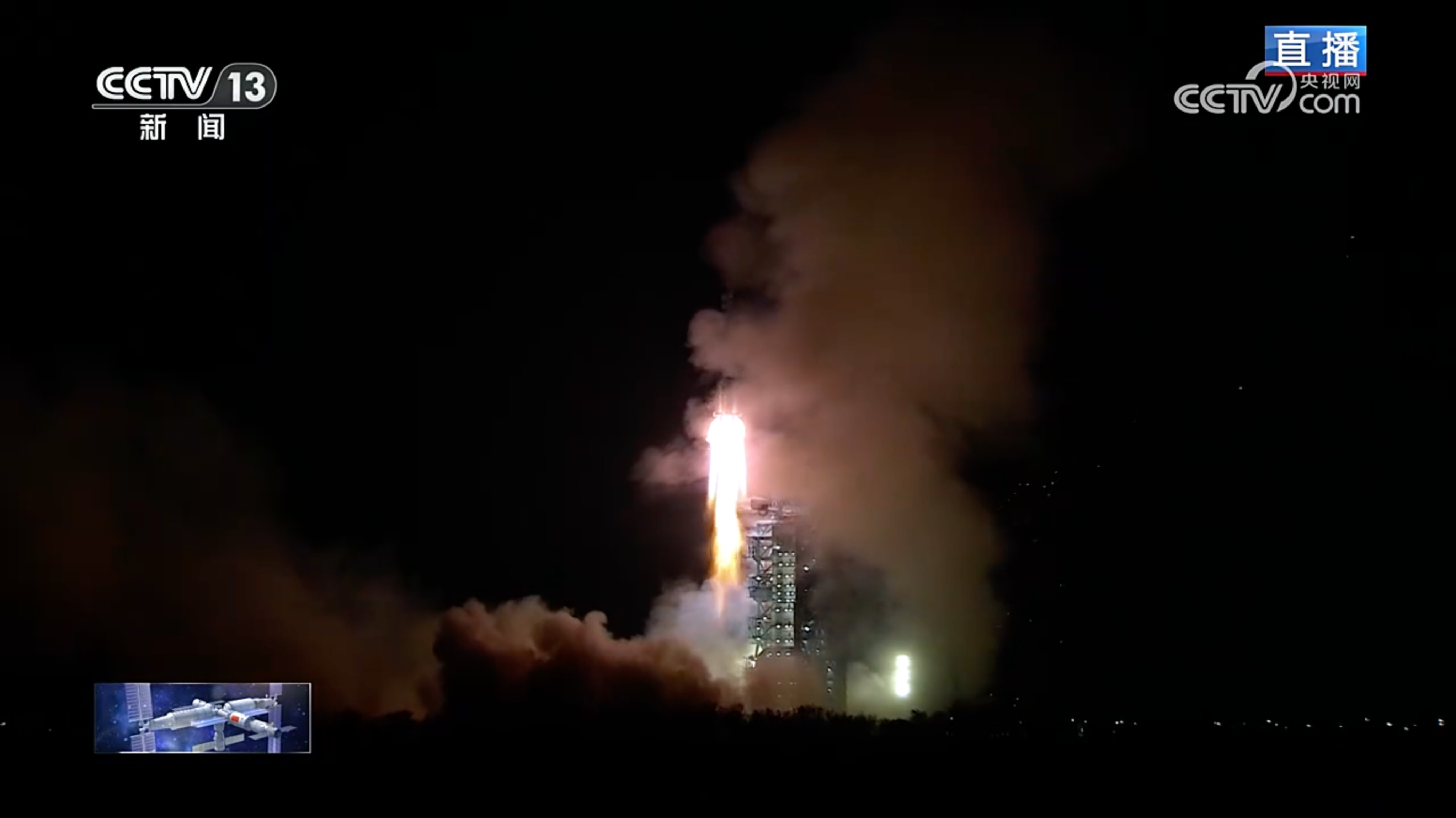 The rocket lifts off from the launch site in the Gobi desert. Photo: CCTV