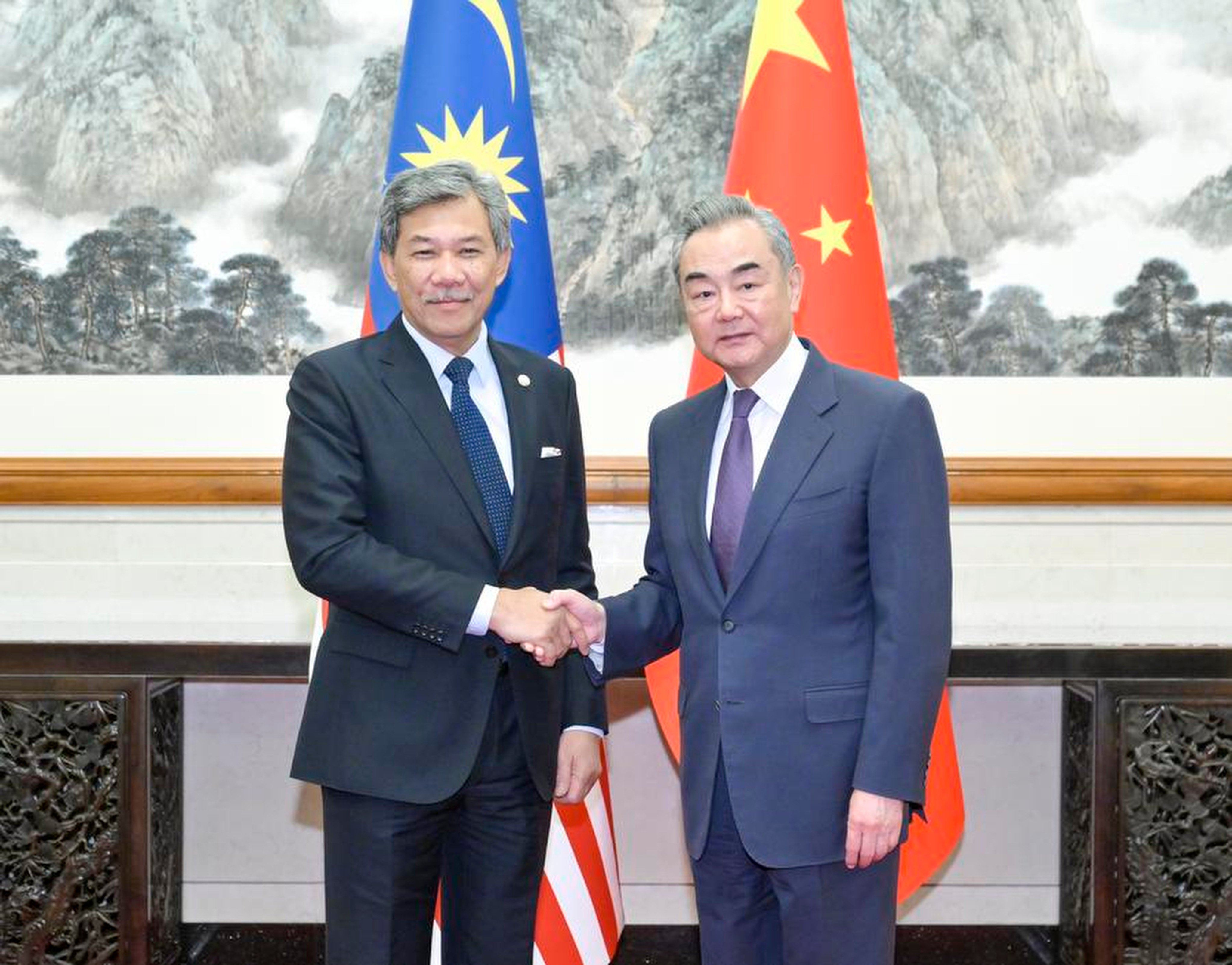 Visiting Malaysian Foreign Minister Mohamad Hasan largely echoed Beijing’s position on South China Sea issues, saying his country opposes “external forces” in the region. Photo: Xinhua