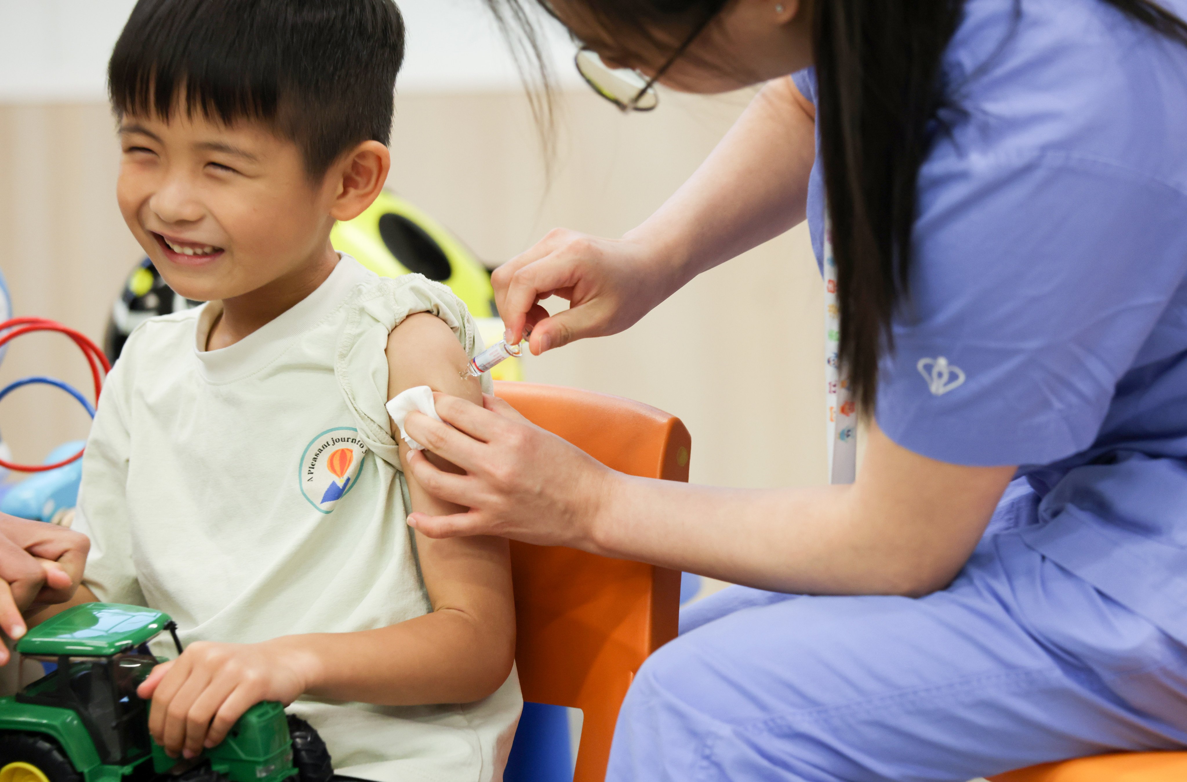 Health authorities have again urged the public to get inoculated with the latest flu vaccine following the death of a young girl. Photo: Yik Yeung-man