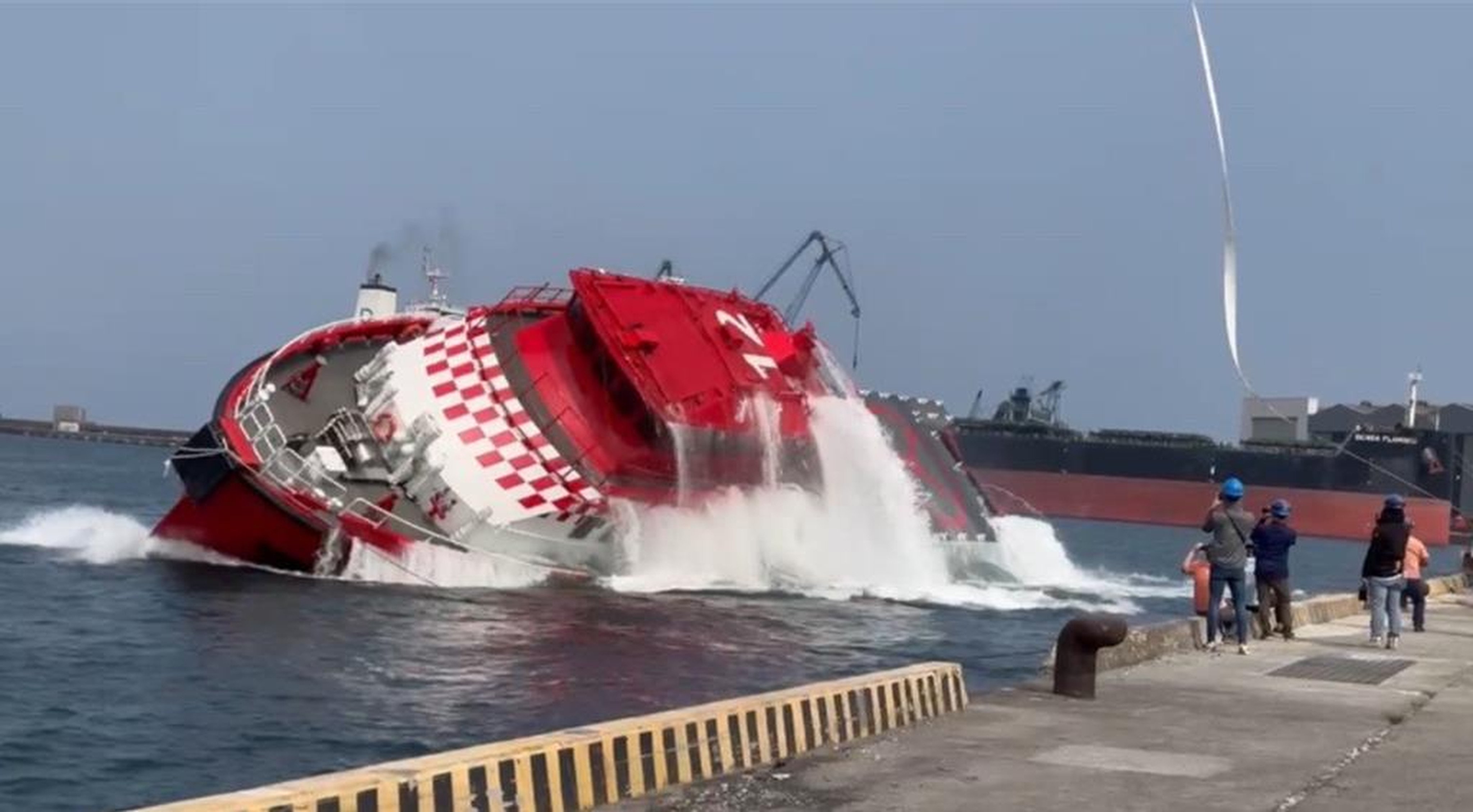 The self-righting boat will allow firefighters to carry out rescue operations in foul weather. Photo: Lungteh Shipbuilding