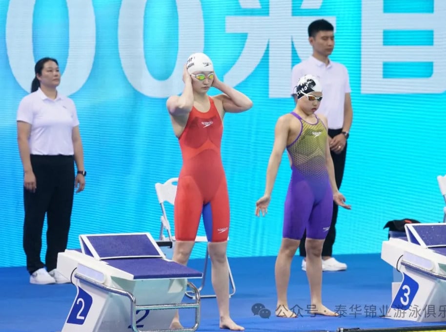Chinese 11-year-old swimmer Yu Zidi (right) preparing for the final of the 400-metre freestyle final at the national championships in Shenzhen. Photo: WeChat/Club Swimming