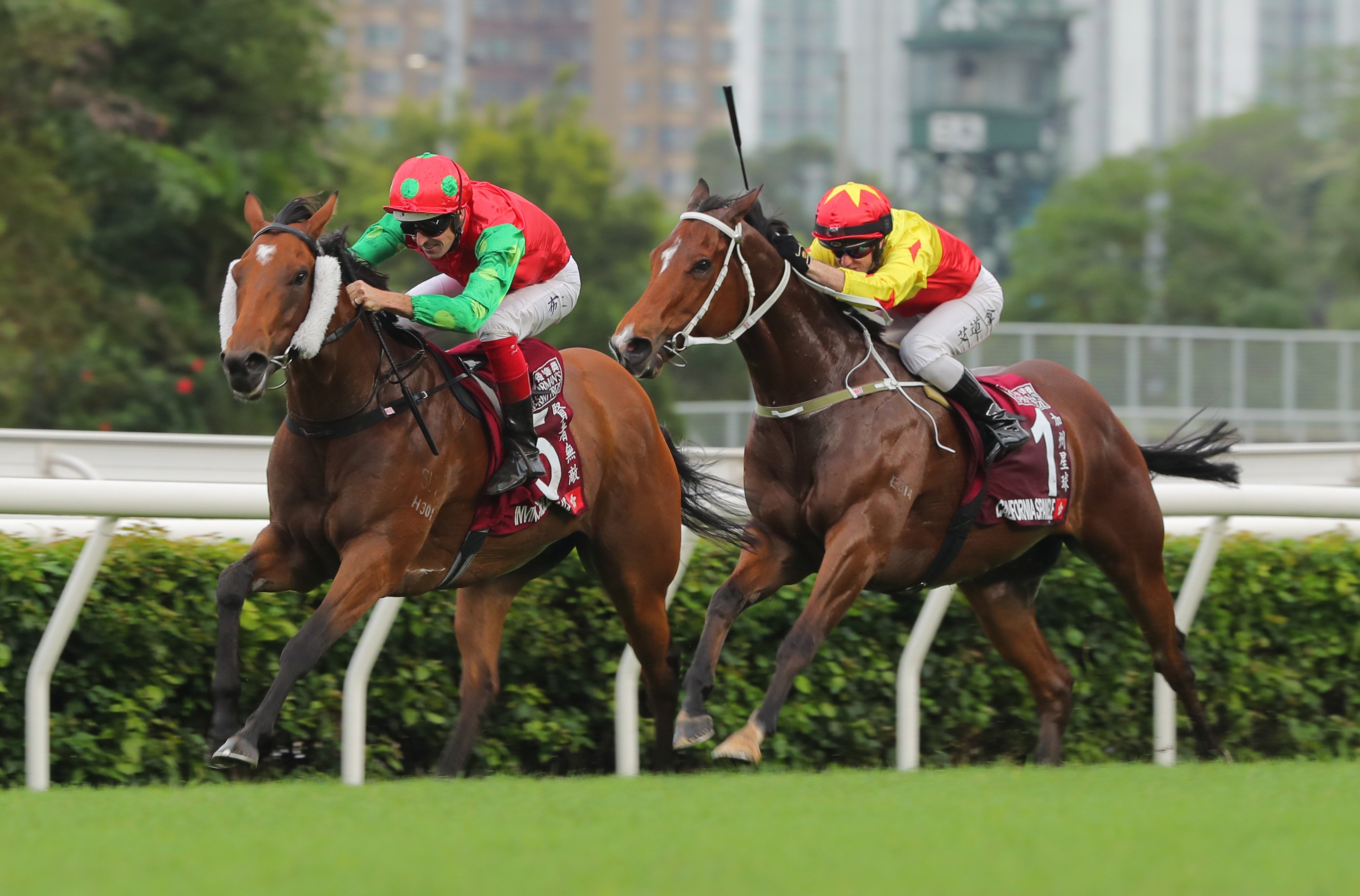 Invincible Sage storms past California Spangle to win the Chairman’s Sprint Prize at Sha Tin. Photos: Kenneth Chan