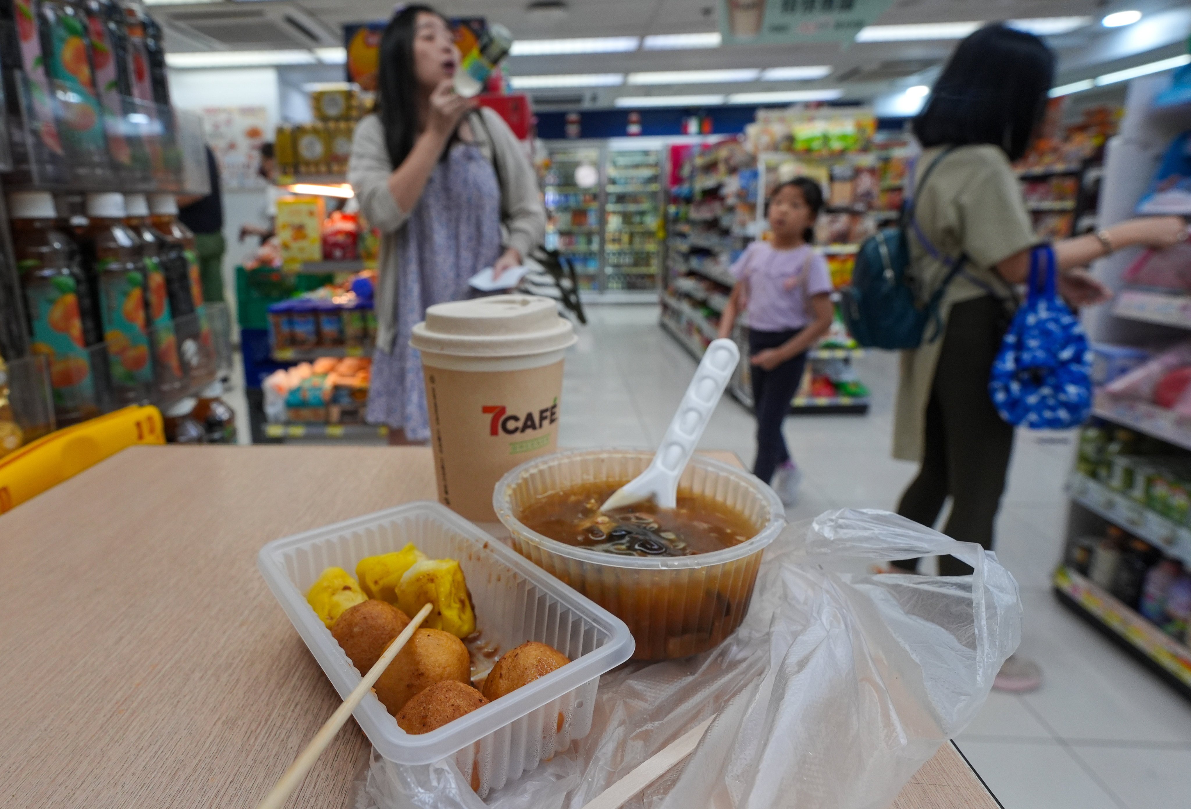 Throwaway plastic boxes are provided at 7-Eleven snack bars as confusion reigns over whether eating in stores counts as ‘dining in’ Photo: Eugene Lee