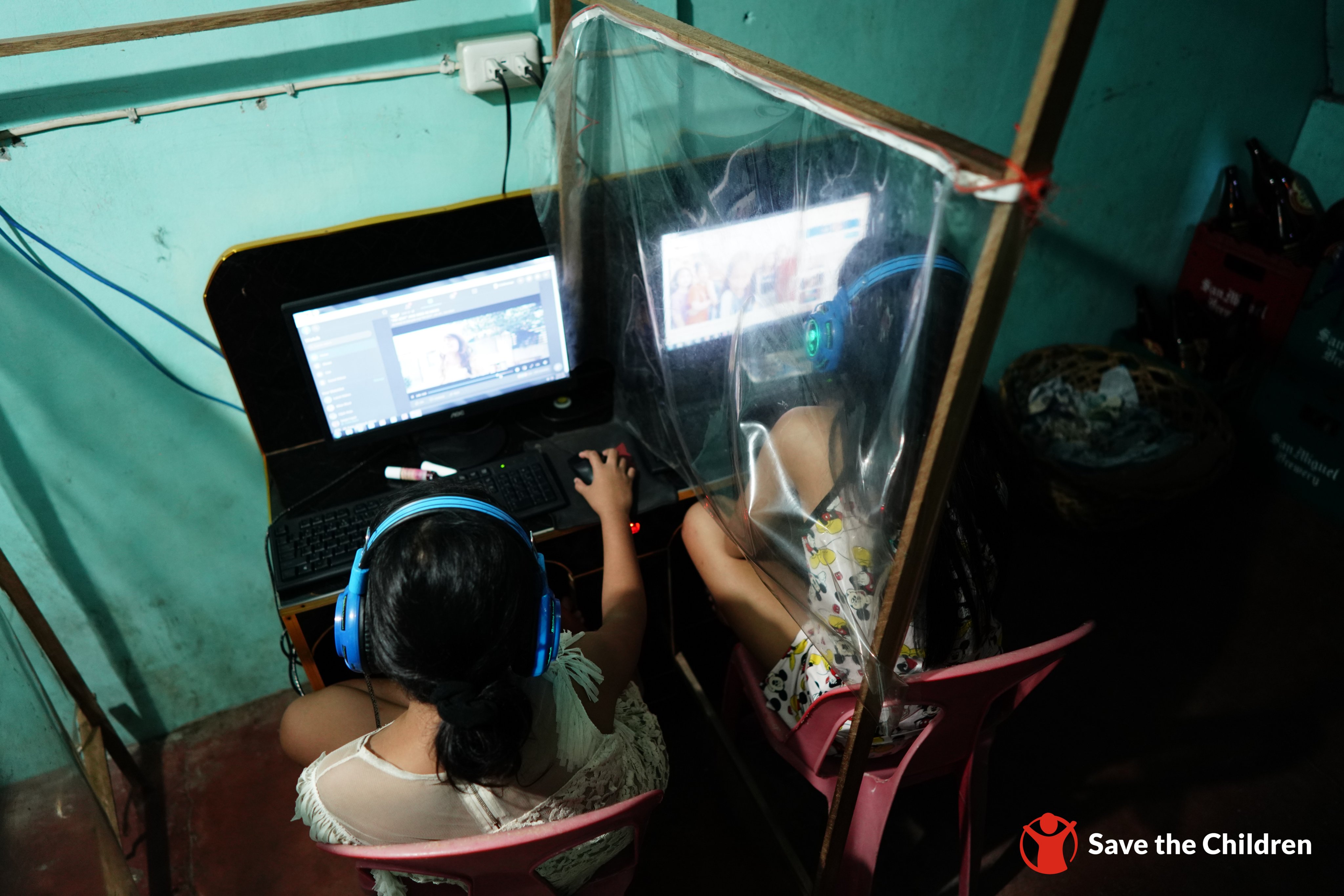 Children inside an internet shop in Manila, the Philippines. Photo: Save the Children