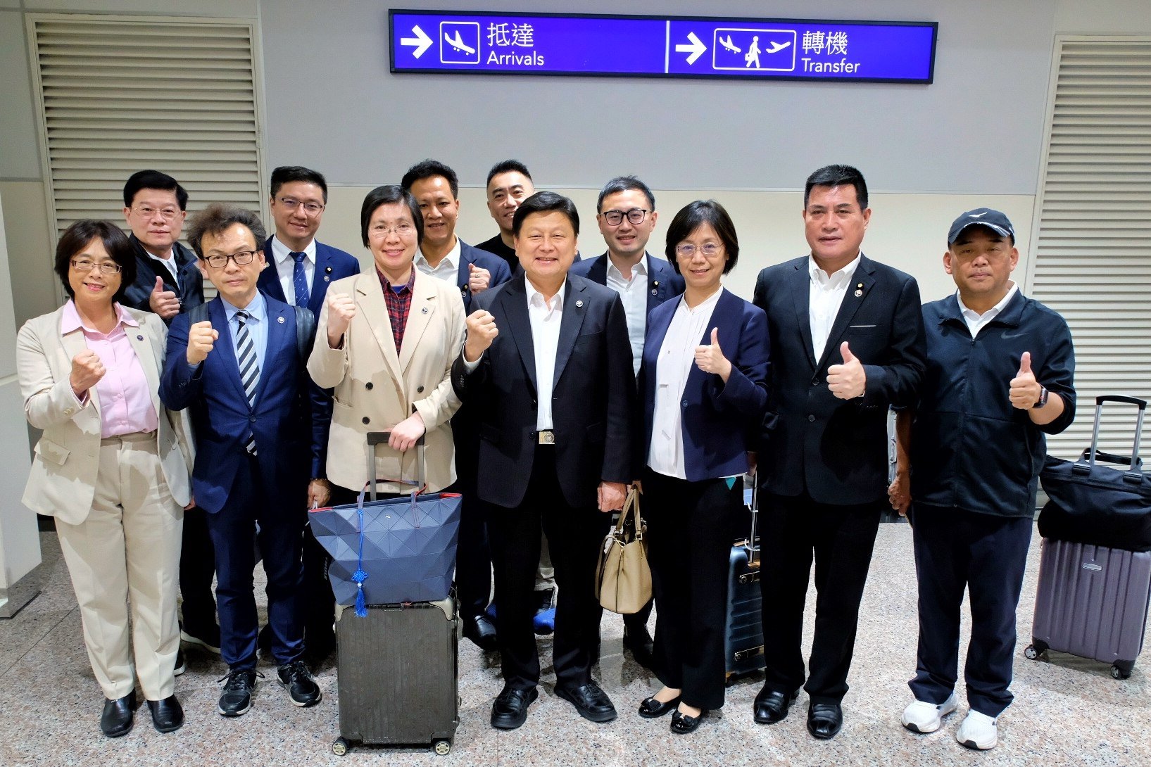 Fu Kun-chi (centre front), the legislative caucus leader of the main opposition Kuomintang, returns from the mainland. Photo: CNA