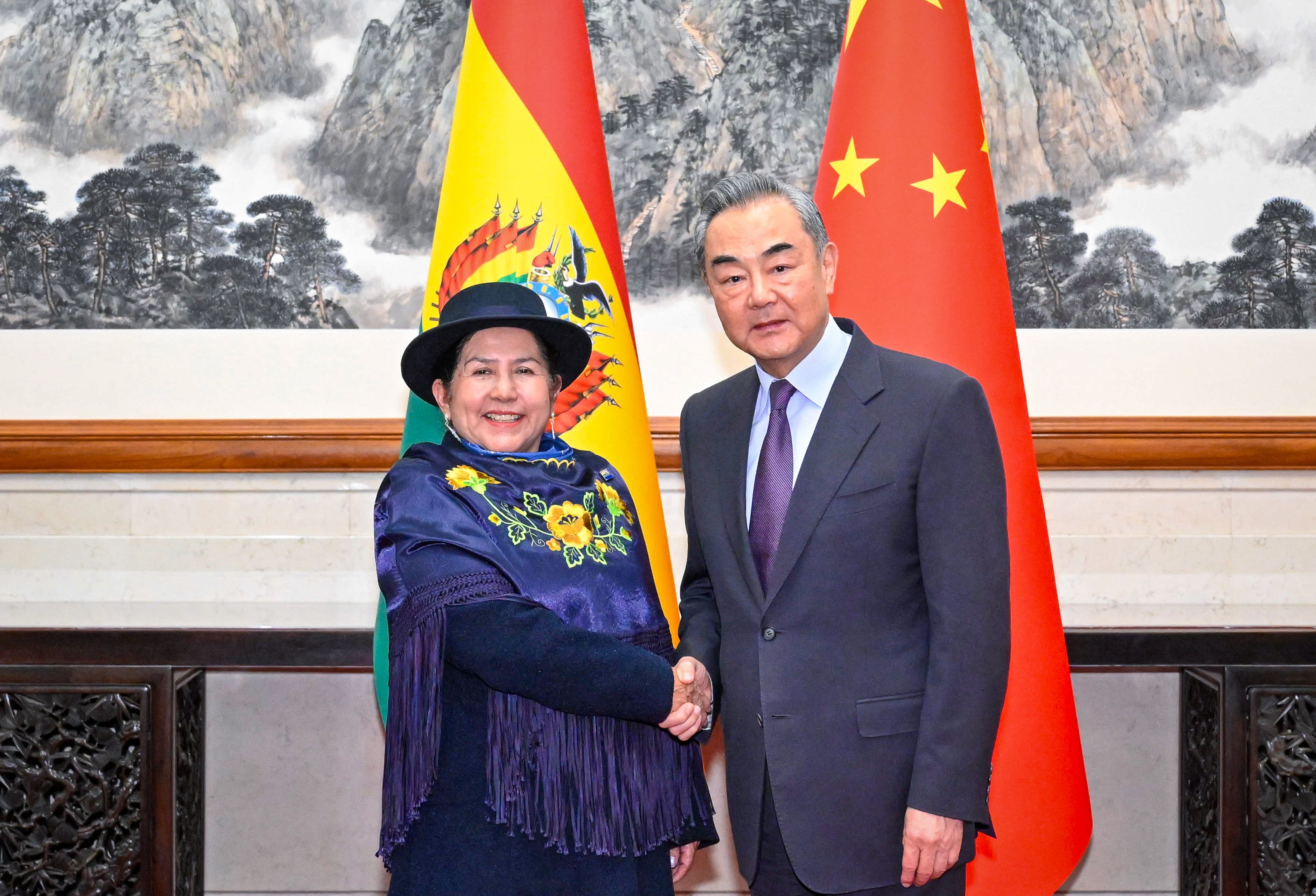 Chinese Foreign Minister Wang Yi holds talks with Bolivian Foreign Minister Celinda Sosa Lunda in Beijing on Sunday, April 28. Photo: Xinhua
