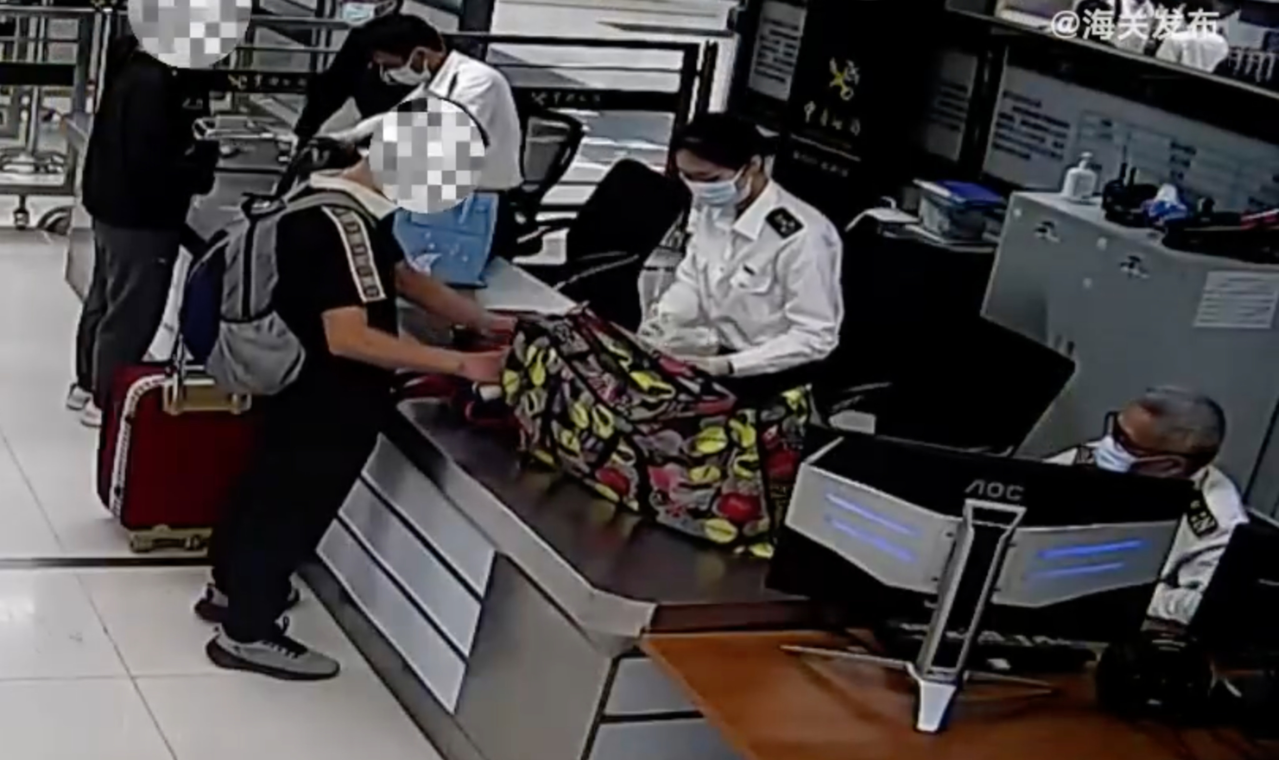 Two men were stopped by mainland customs officers after X-ray scans looked suspicious. Photo: SCMP