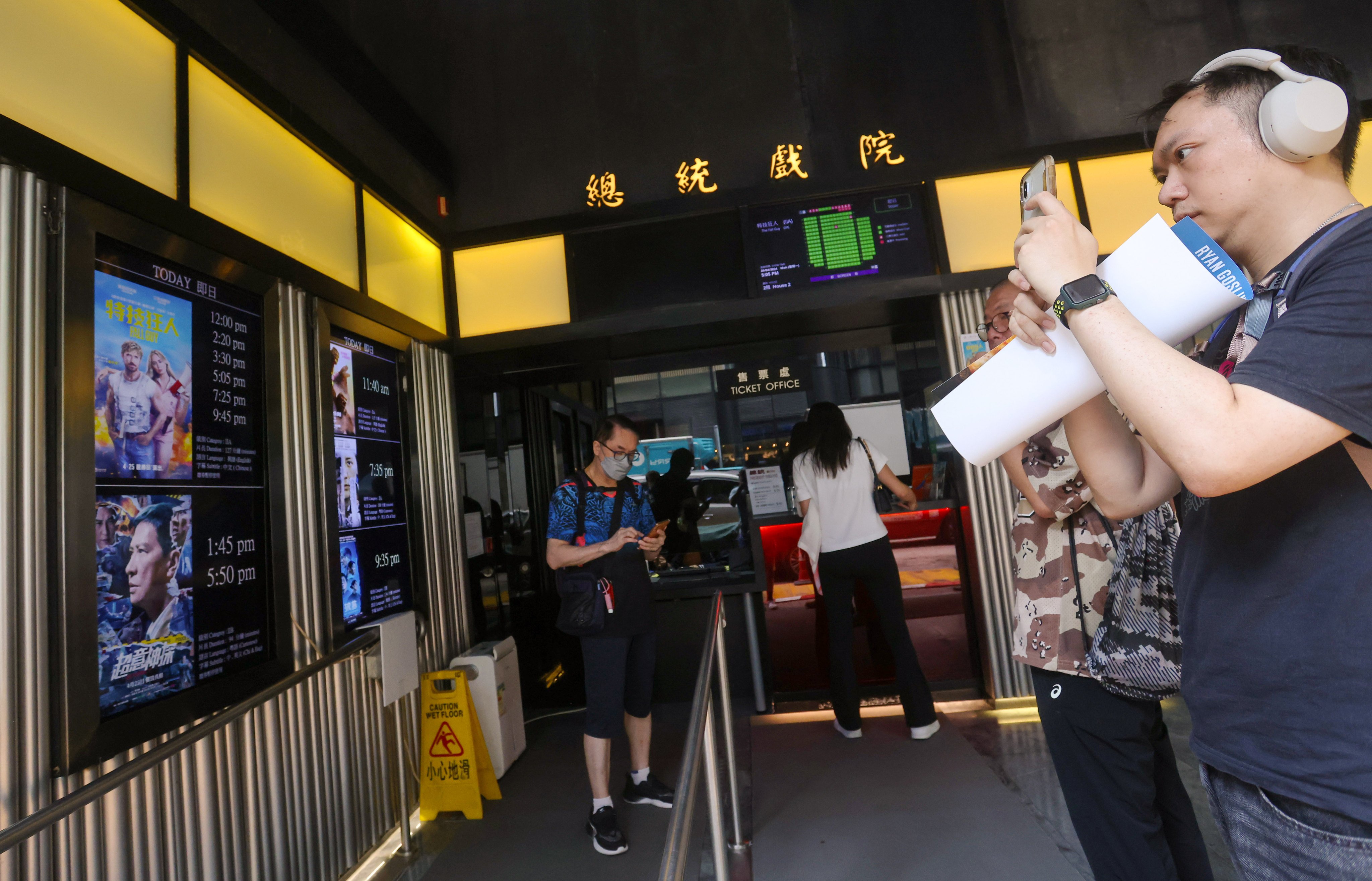 People visit President Theatre in Causeway Bay on Monday. The cinema shut its doors on Tuesday after nearly six decades in business. Photo: Jonathan Wong