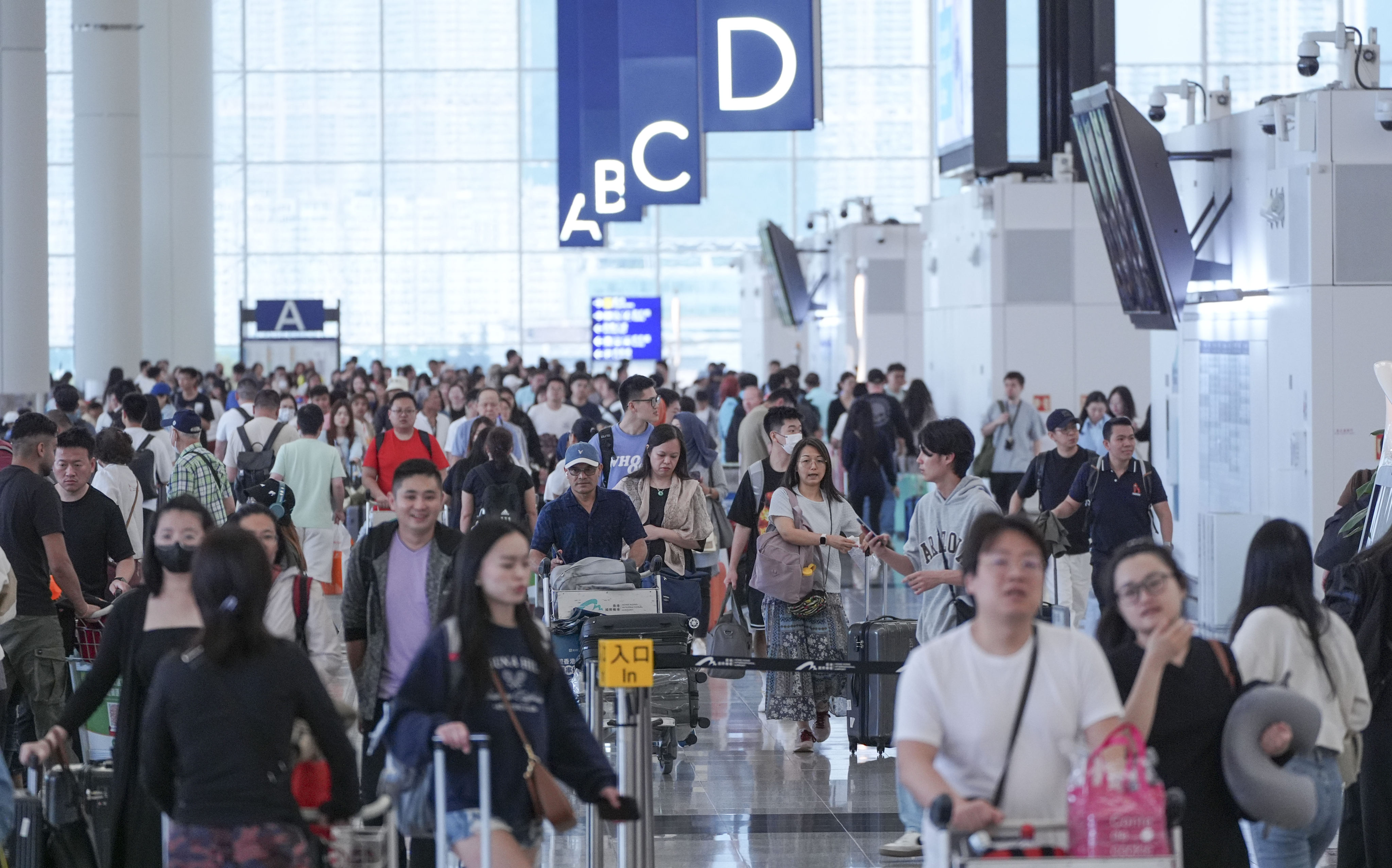 Hongkongers can use their annual leave strategically to get an 11-day holiday in 2025. Photo: Eugene Lee