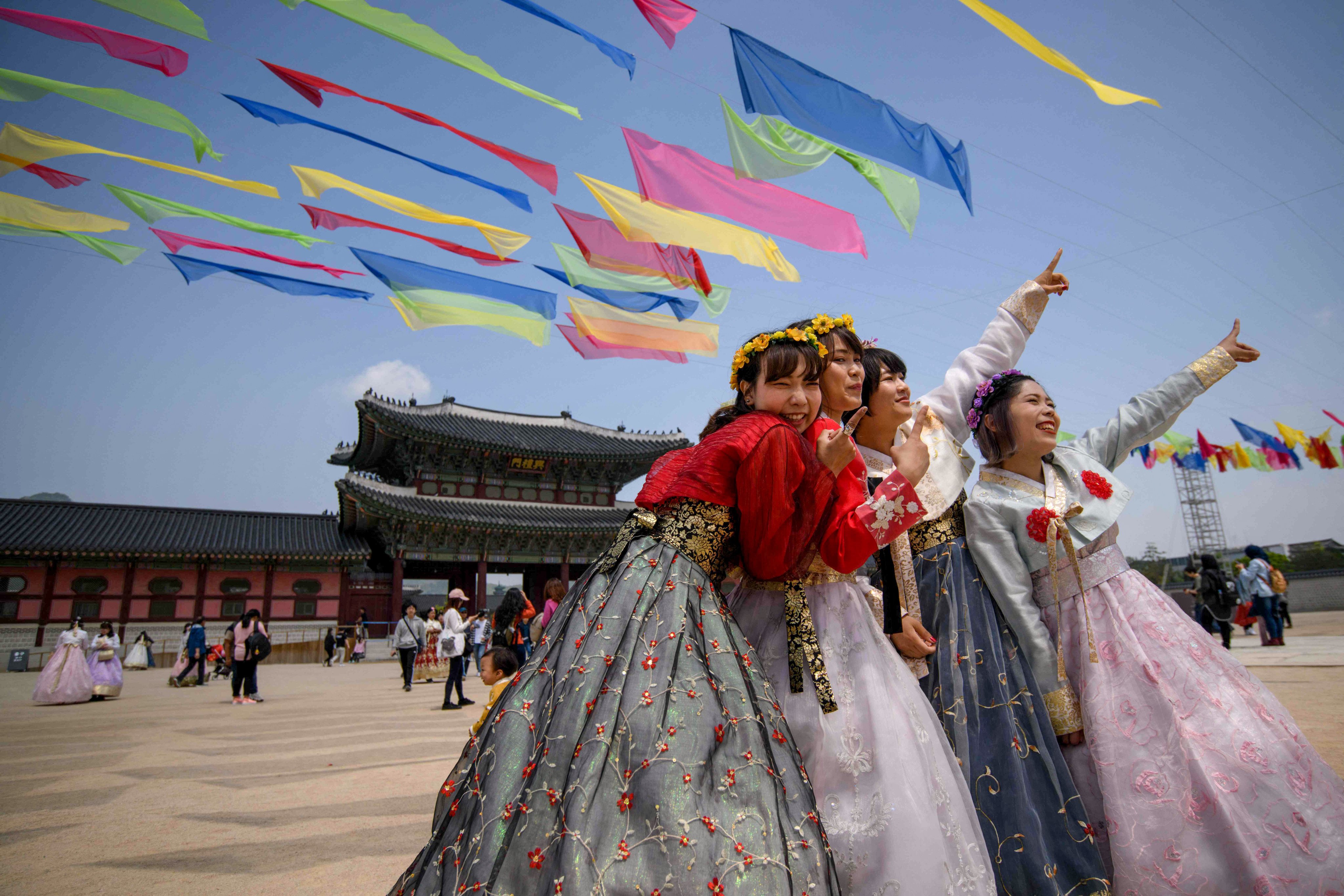 A group of tourists from China pose for photos at Gyeongbokgung Palace in Seoul. Photo: AFP