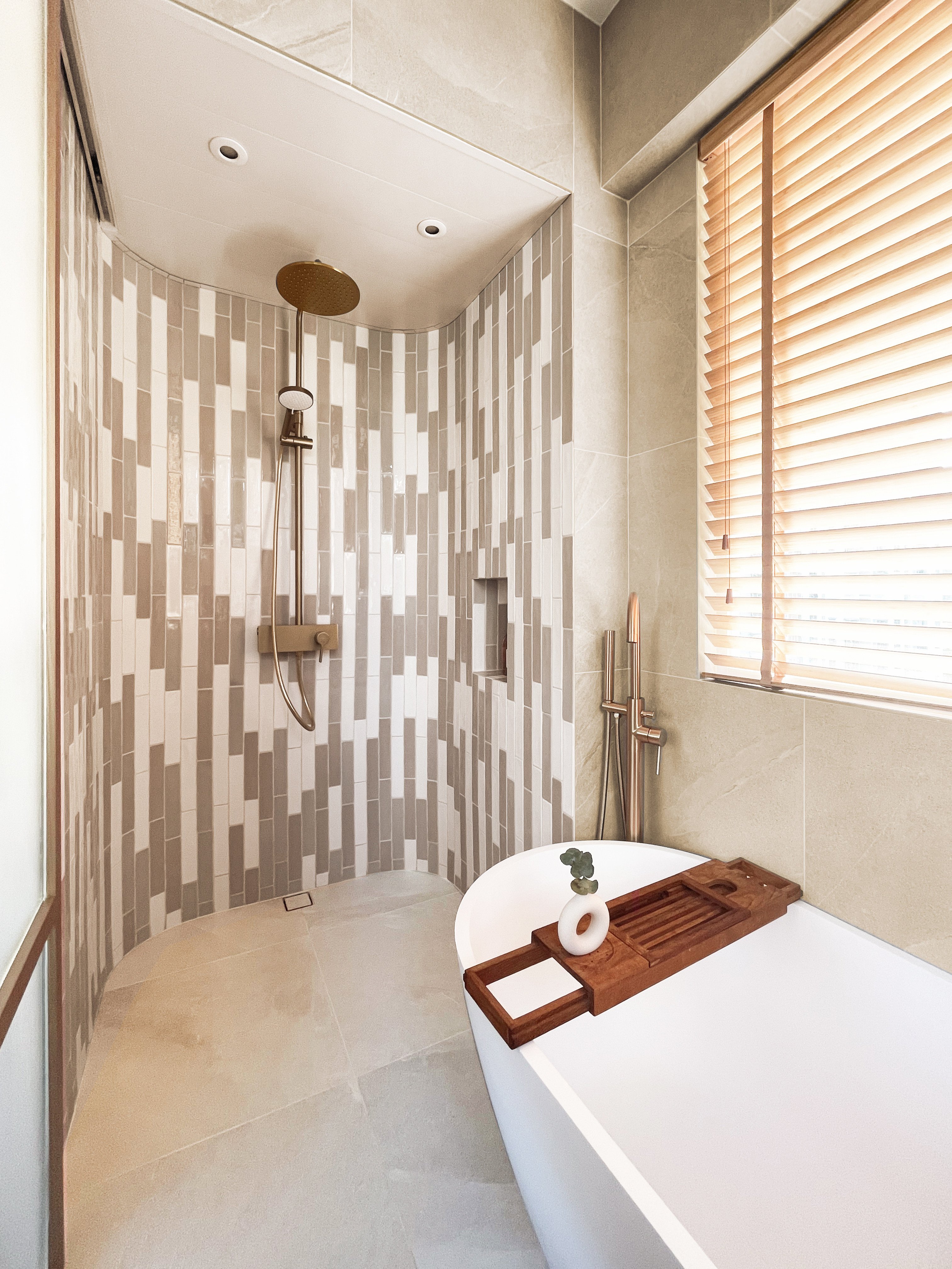 The full-sized tub in a Sai Ying Pun flat designed by Craft of Both. Photo: Craft of Both