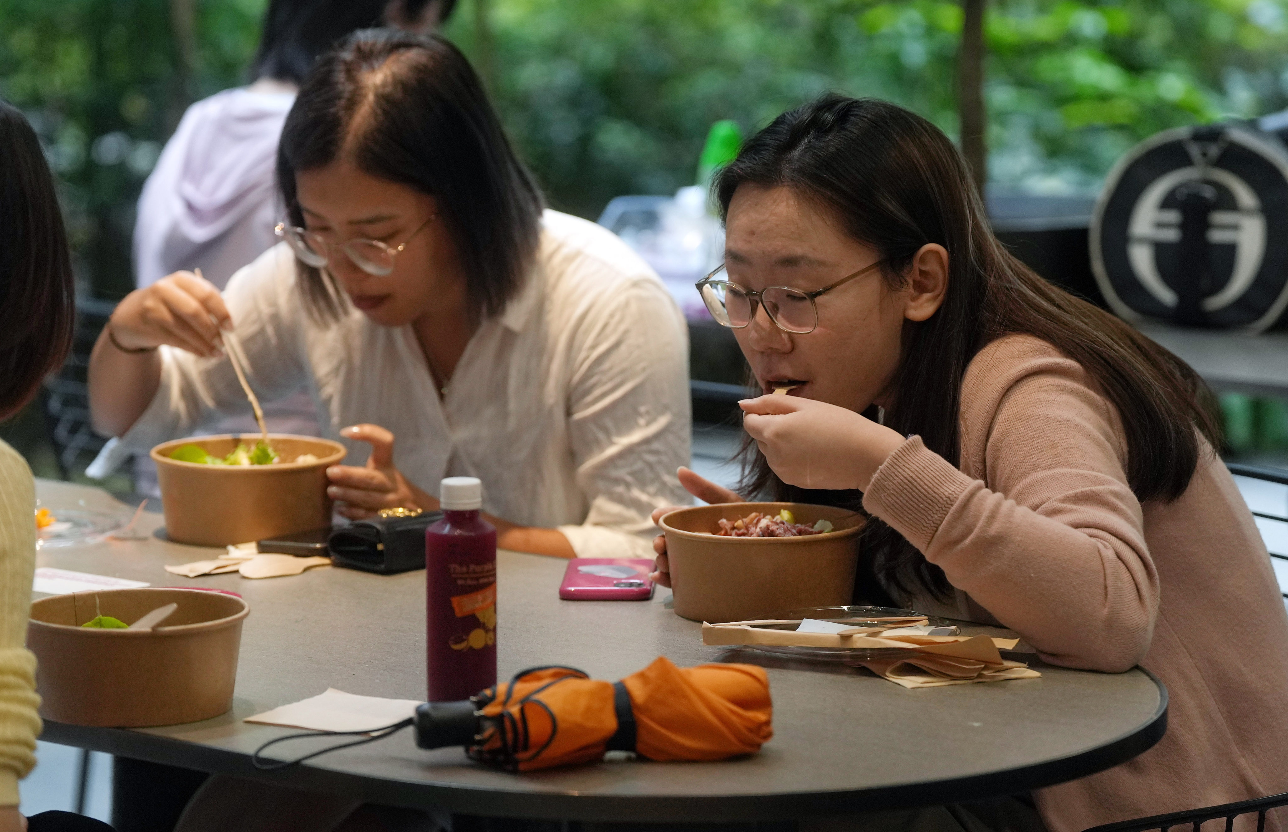 Customers at a restaurant in Central using eco-friendly containers and cutlery. Photo: Elson Li