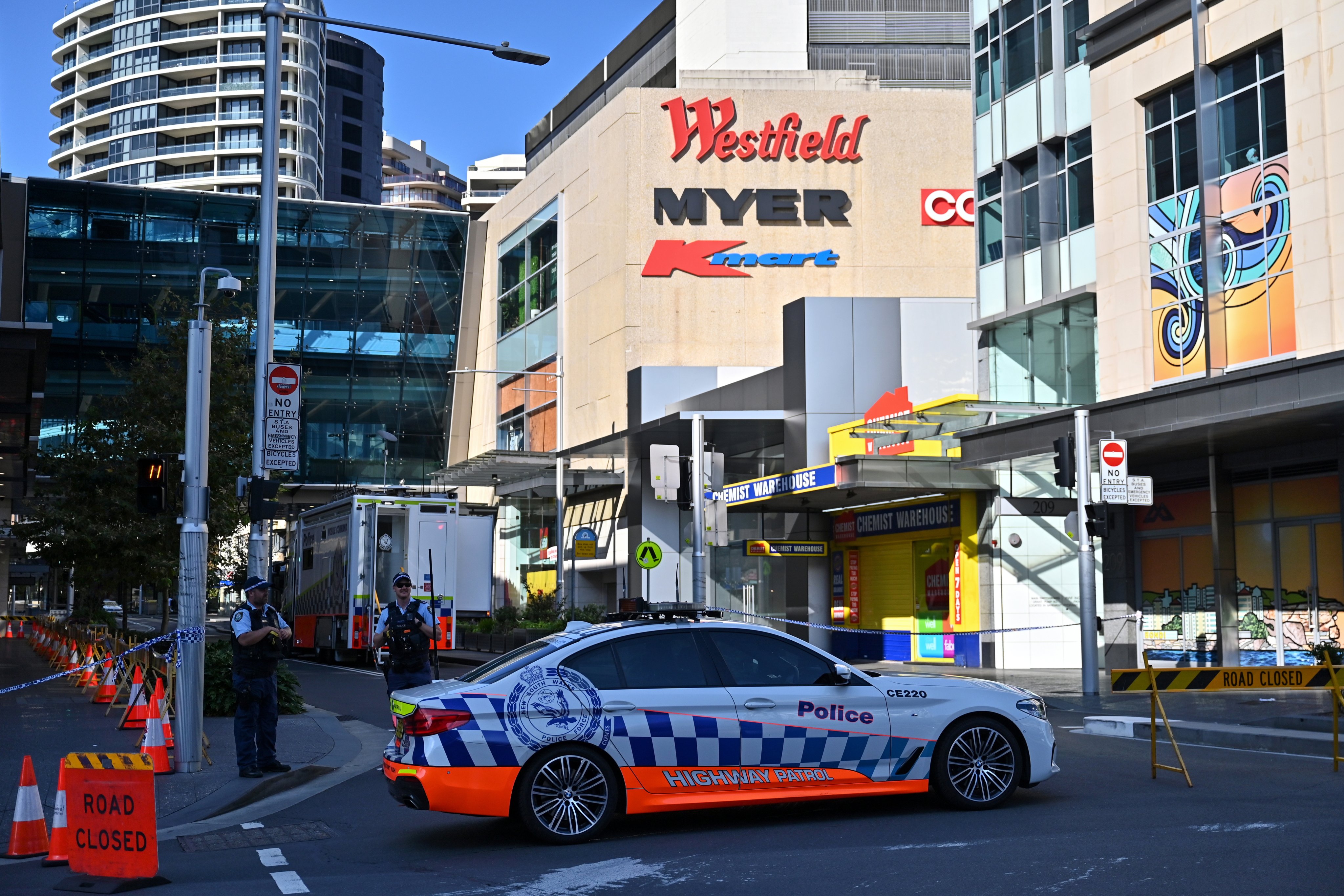 Australian police outside a shopping complex in Sydney, where a stabbing attack last month claimed the lives of six people. Photo: EPA-EFE