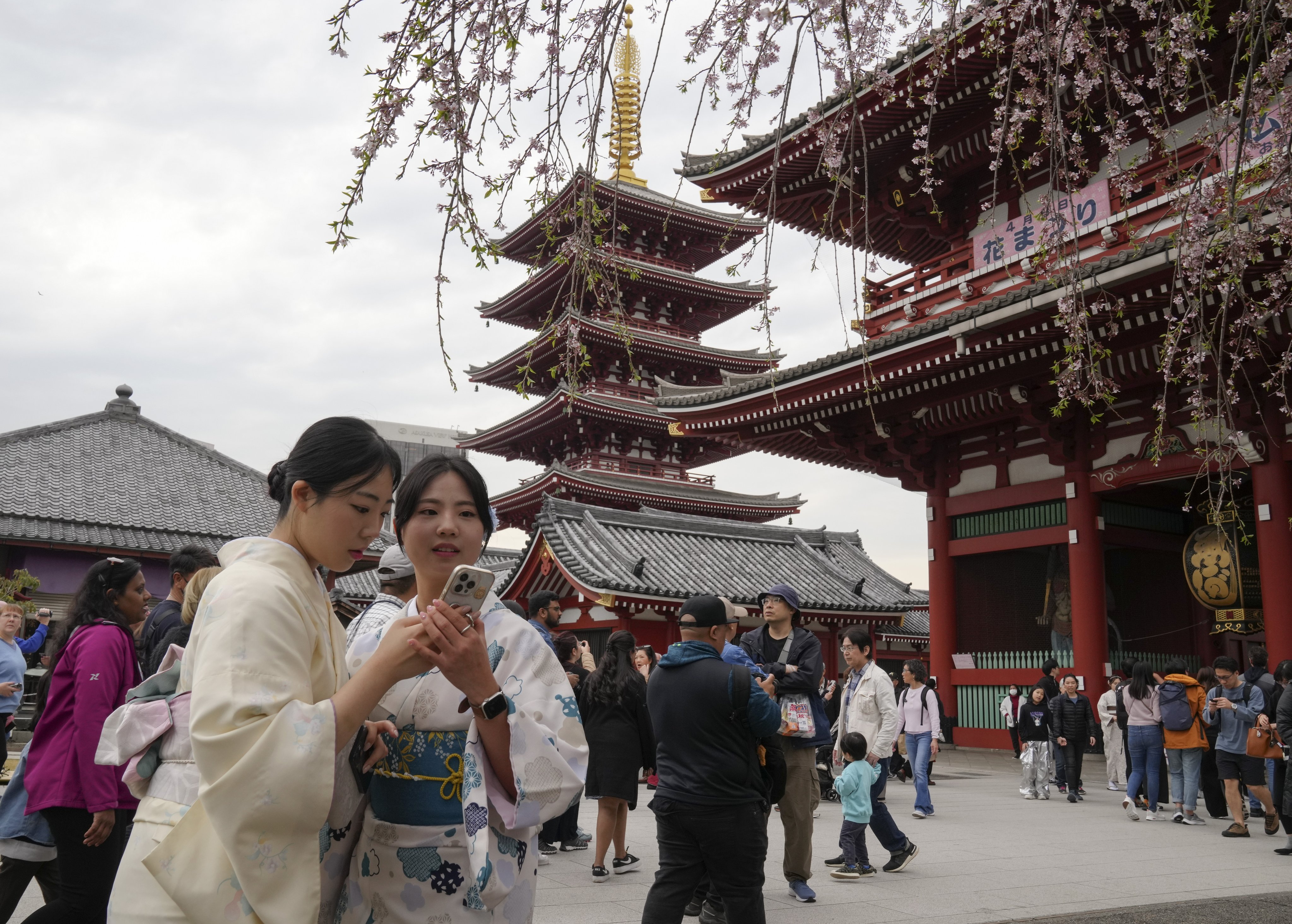 Tourists visit Sensoji Temple in Tokyo’s Asakusa district on April 4. Photo: EPA-EFE