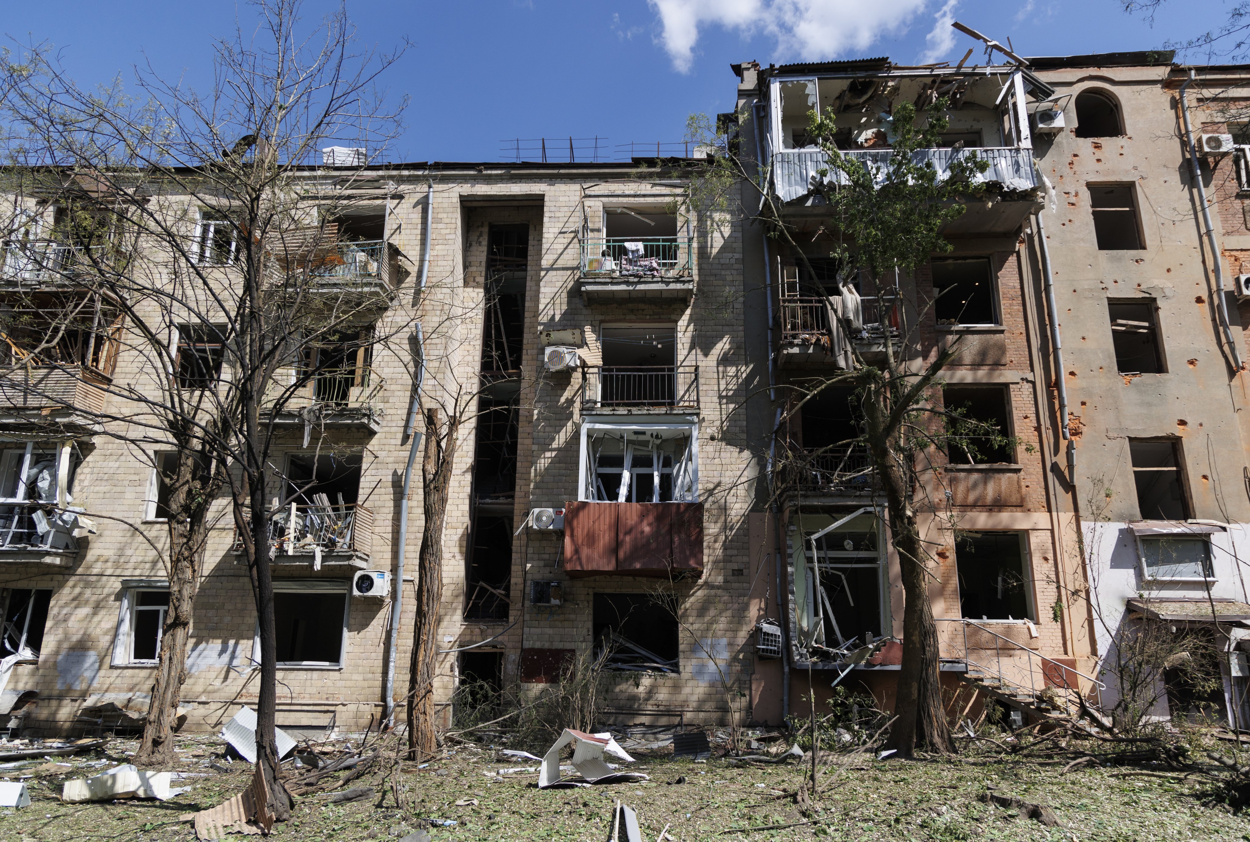 The scene of a Russian bomb attack on a residential building in Kharkiv, northeastern Ukraine. Photo: EPA-EFE