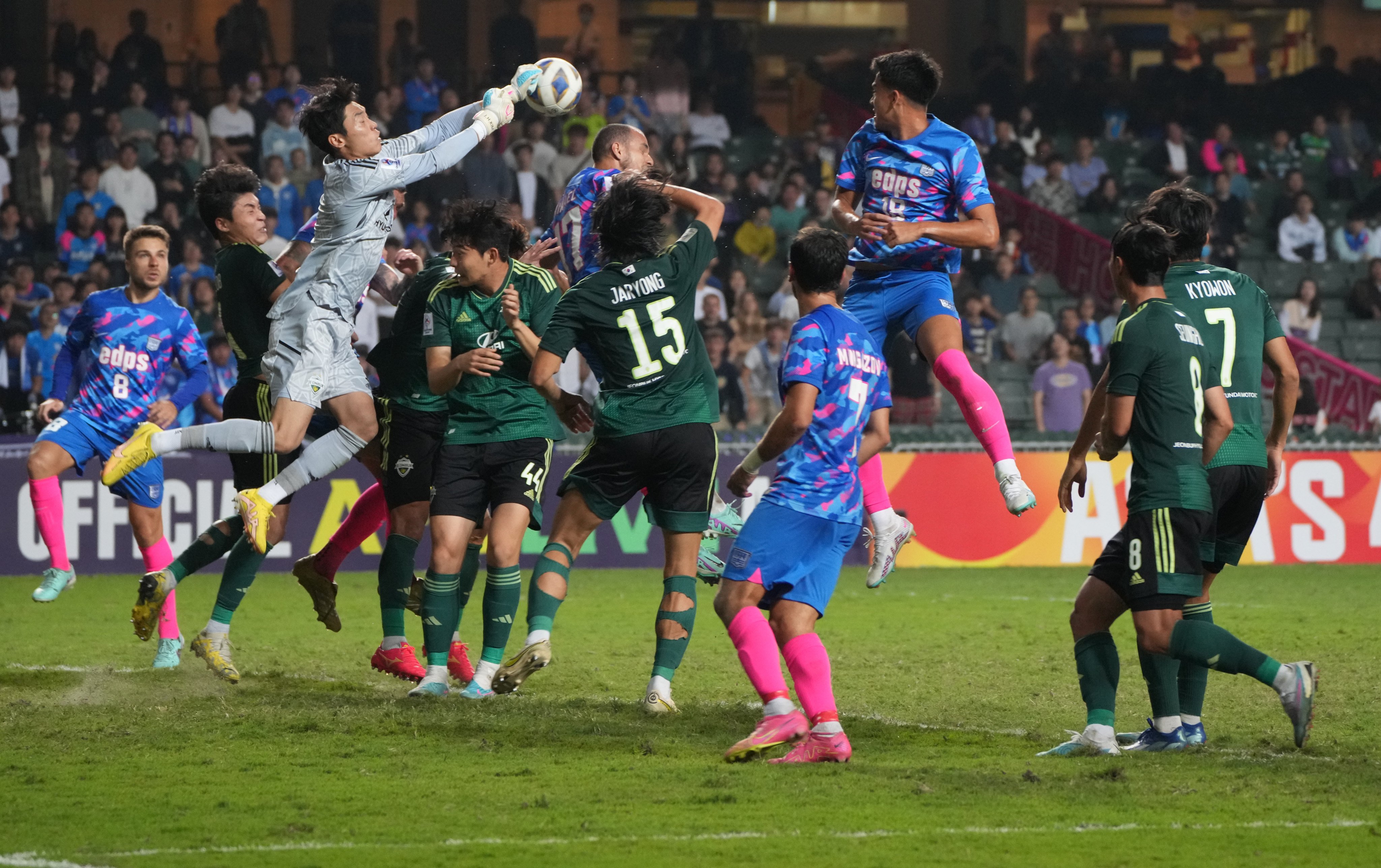 Jeonbuk Hyundai Motors’s goalkeeper Kim Jeong-hoon in action during his side’s AFC Champions League match against Kitchee at Hong Kong Stadium. Kitchee are in danger of missing out on Asian football for the first time since 2011. Photo: Sam Tsang