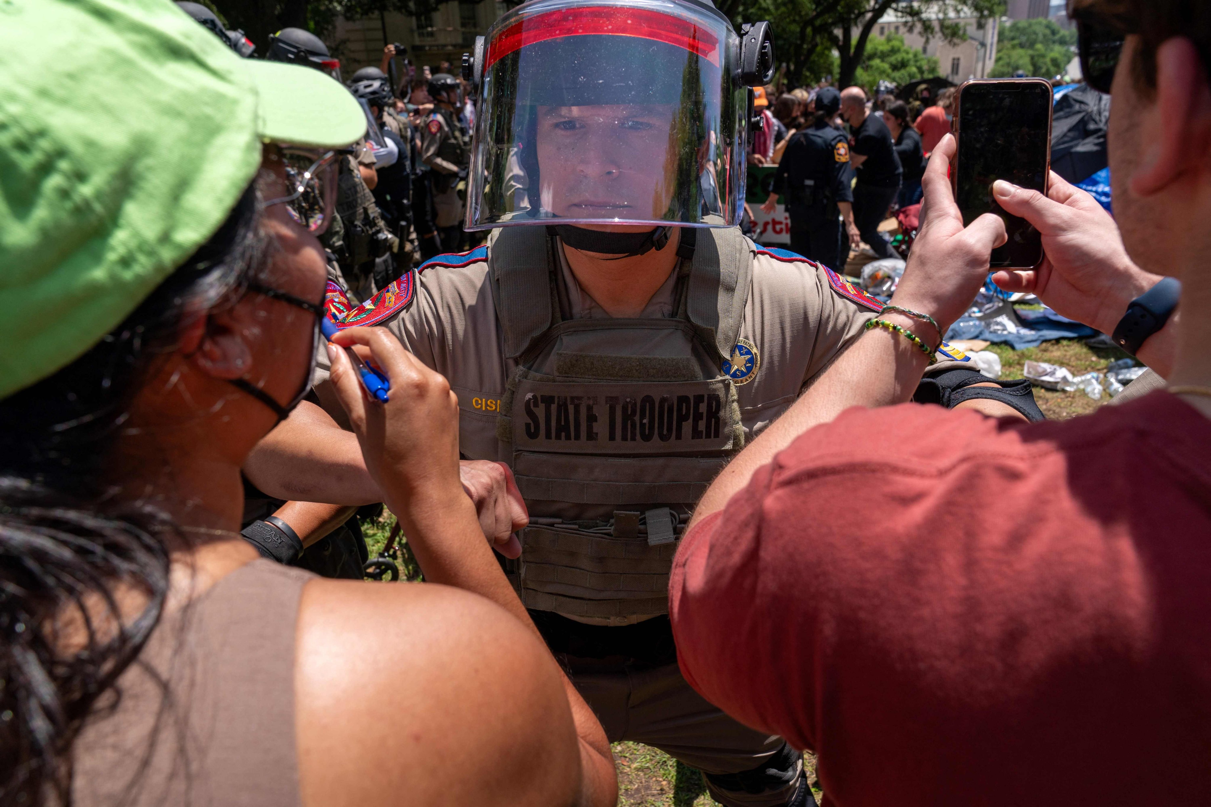 Pro-Palestinian protesters confront a Texas state trooper at the University of Texas in Austin, Texas, on April 29. These protests have posed a major challenge to university administrators who are trying to balance campus commitments to free expression with complaints that the rallies have crossed a line. Photo: AFP