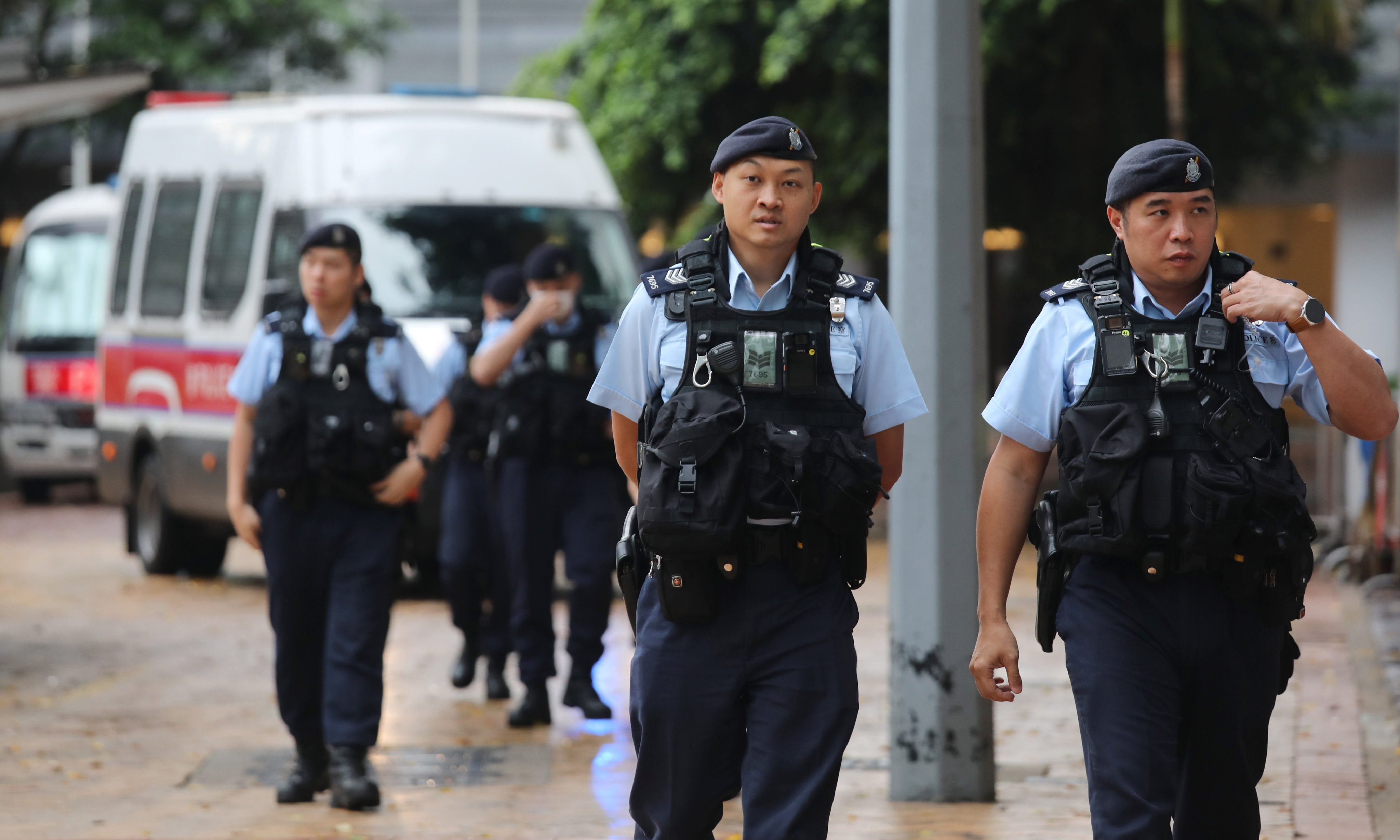 Police officers on patrol near the High Court in Admiralty before the trial session of “Dragon Slaying” team members. Xiaomei Chen