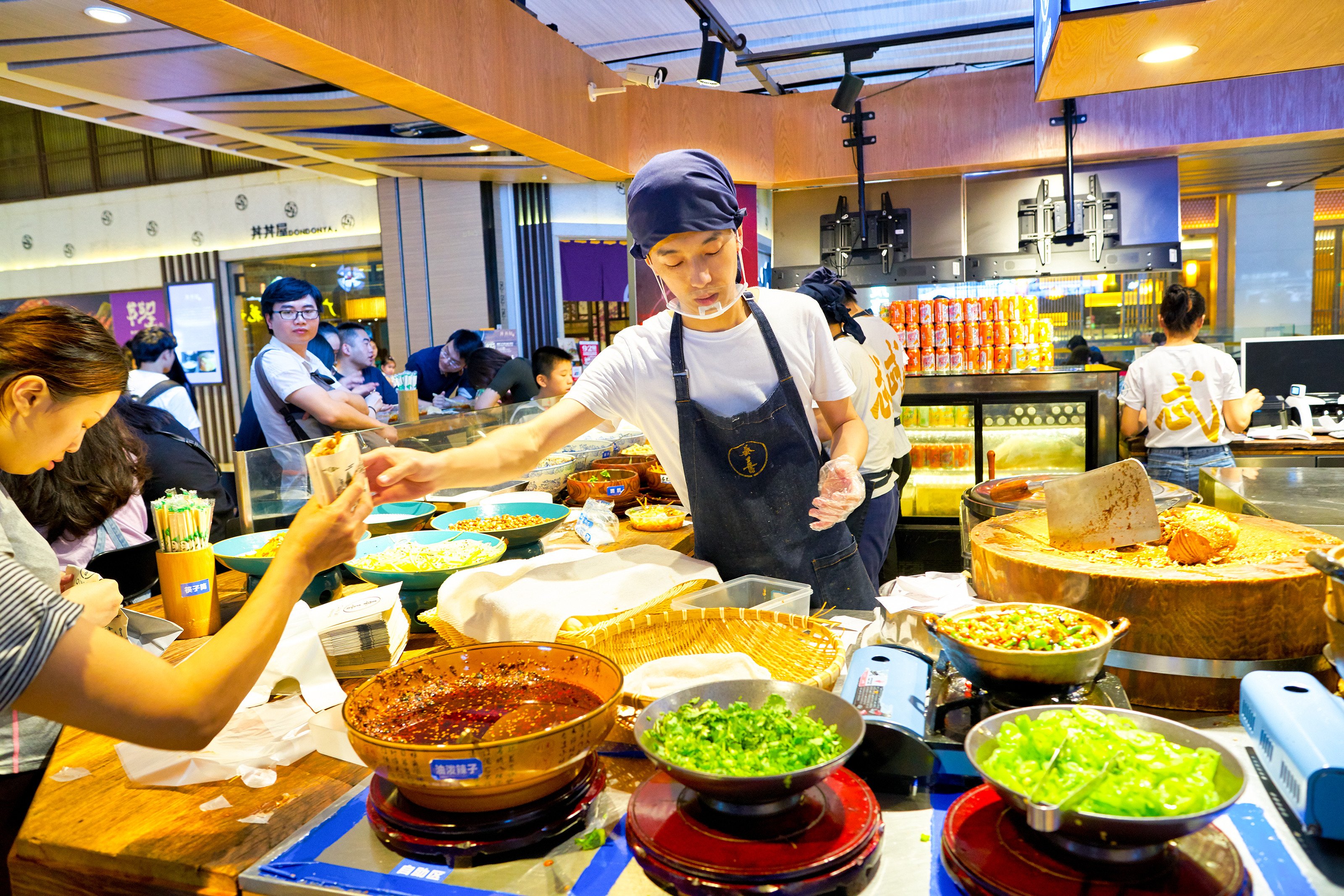 A food vendor in a Shenzhen shopping mall. Hong Kong bars and restaurants are suffering as large numbers of Hong Kong people head to the southern Chinese city to enjoy food that costs much less than at home. Photo: Shutterstock