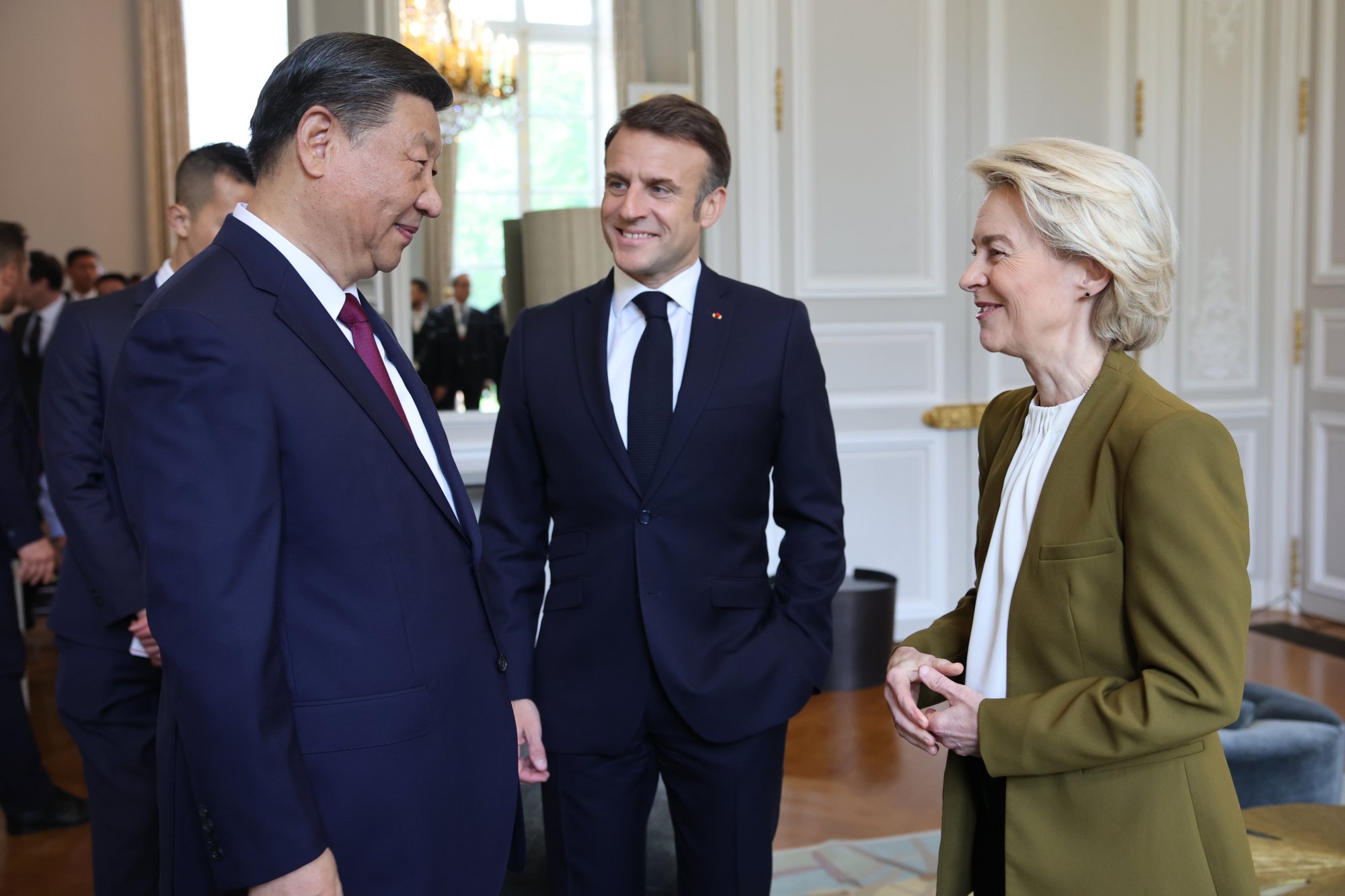 Xi et Macron avec la présidente de la Commission européenne Ursula von der Leyen avant leur rencontre à l'Elysée.  Photo : Commission européenne/dpa