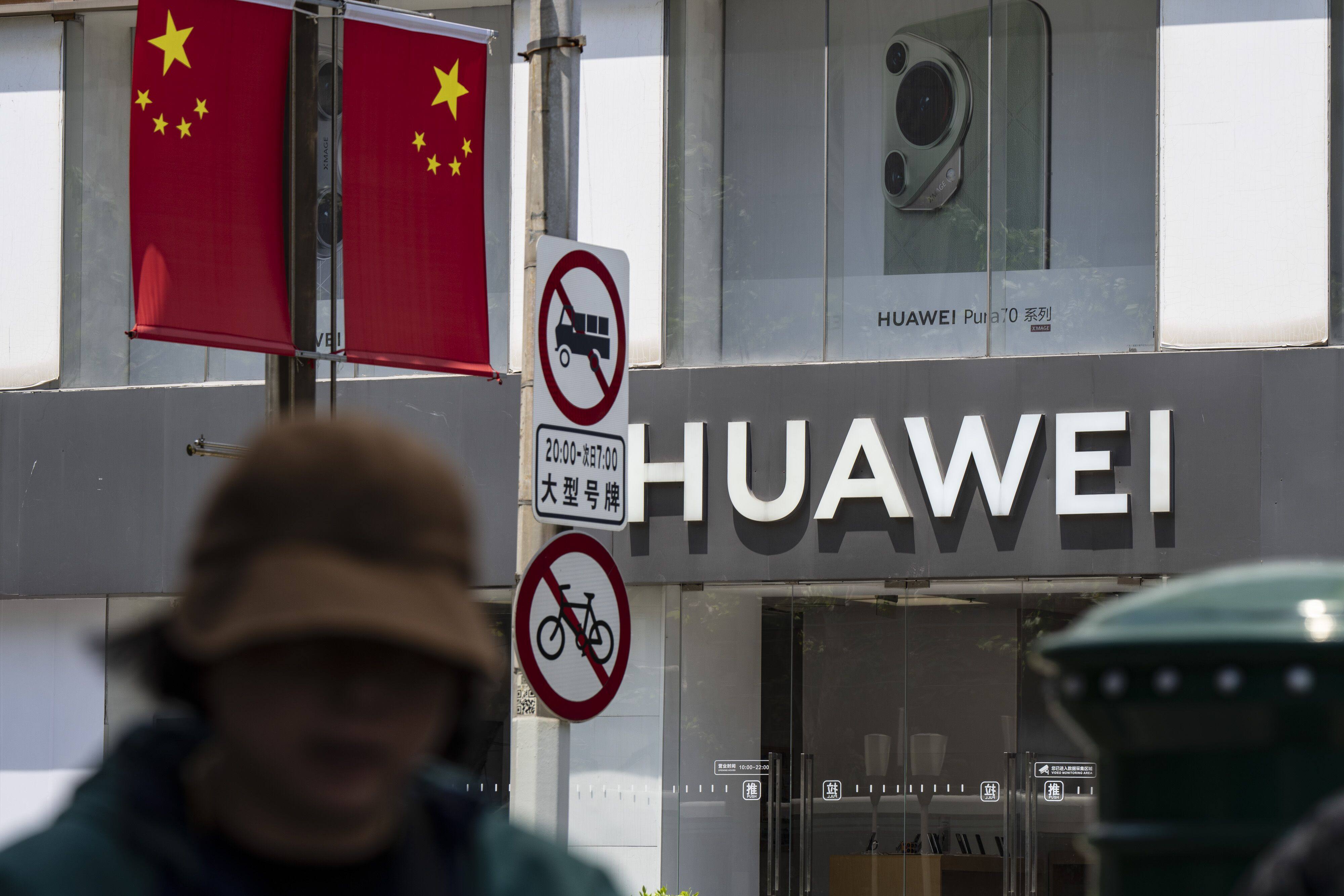 A Huawei store in Shanghai, China. Photo: Bloomberg