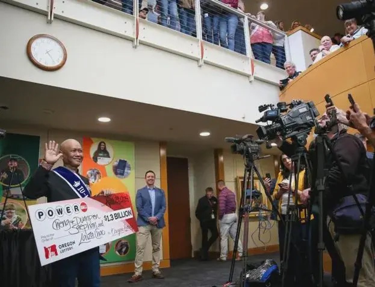 Living the dream: Saephan celebrates his win in front of a packed media conference. Photo: 163.com