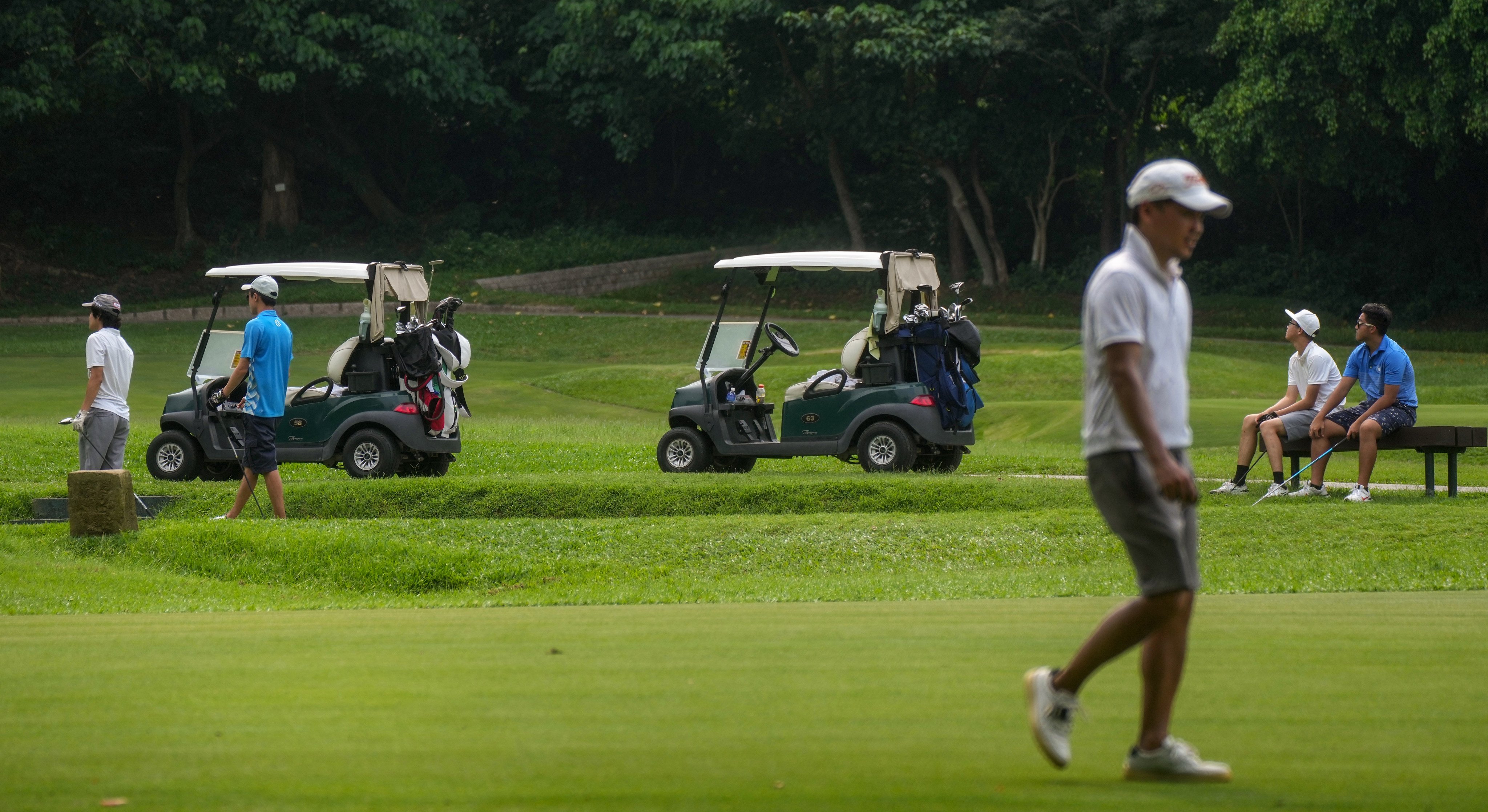 Members play at the Hong Kong Golf Club’s course in Fanling. Photo: Elson Li