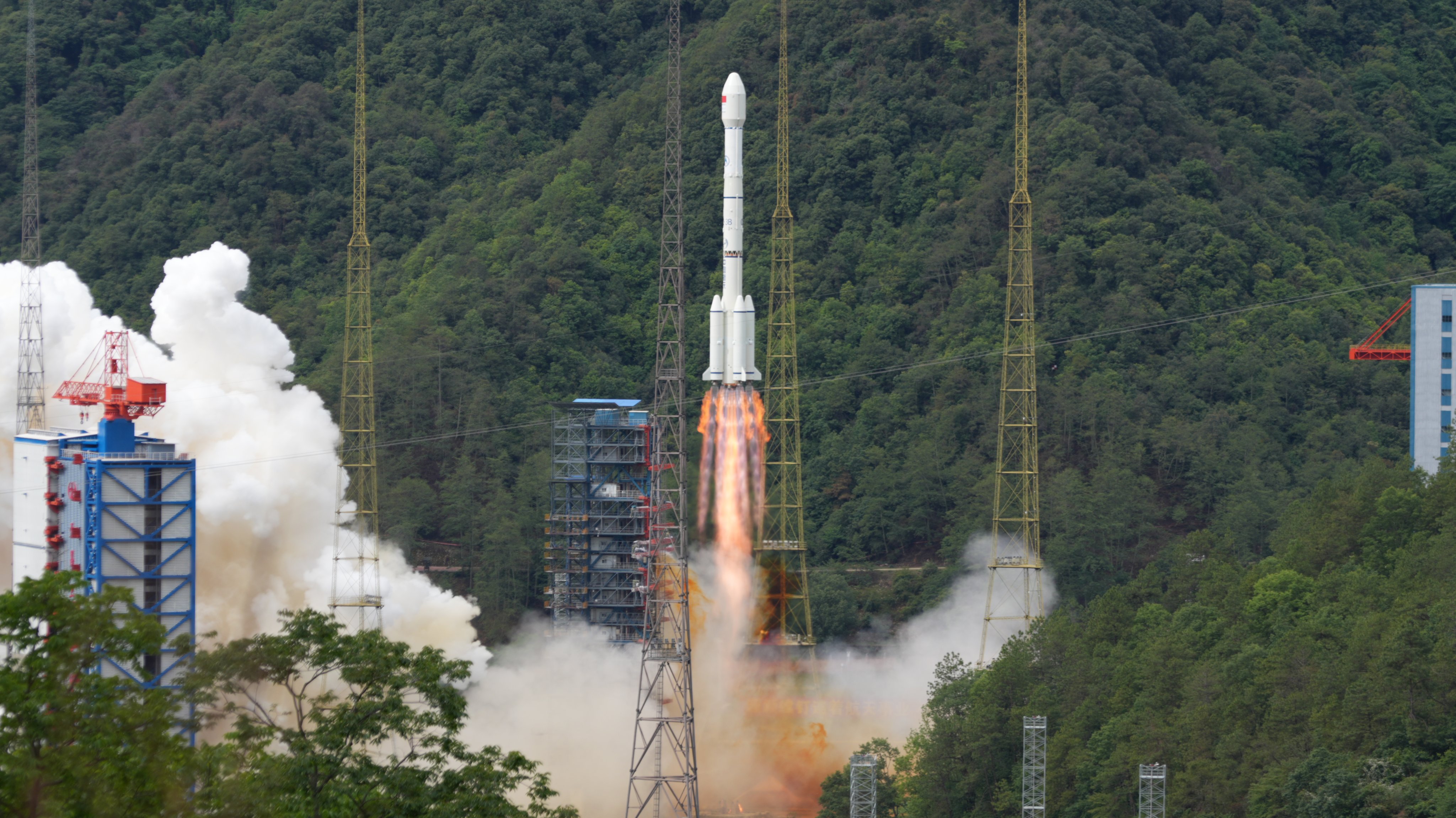 A Long March-3B rocket carrying the Smart SkyNet-1 01 satellite blasts off from the Xichang Satellite Launch Centre in Sichuan province, southwestern China, on Thursday. Photo: Xinhua