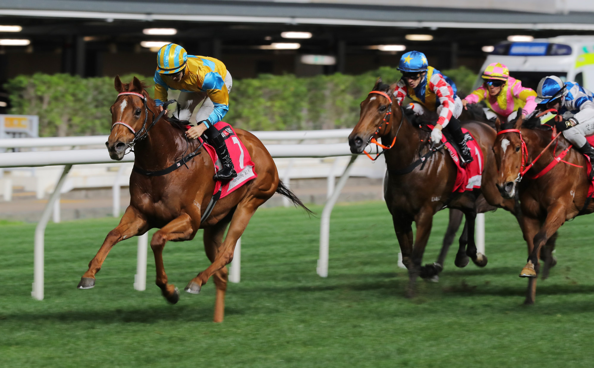 Mr Ascendency surges clear to win at Happy Valley.