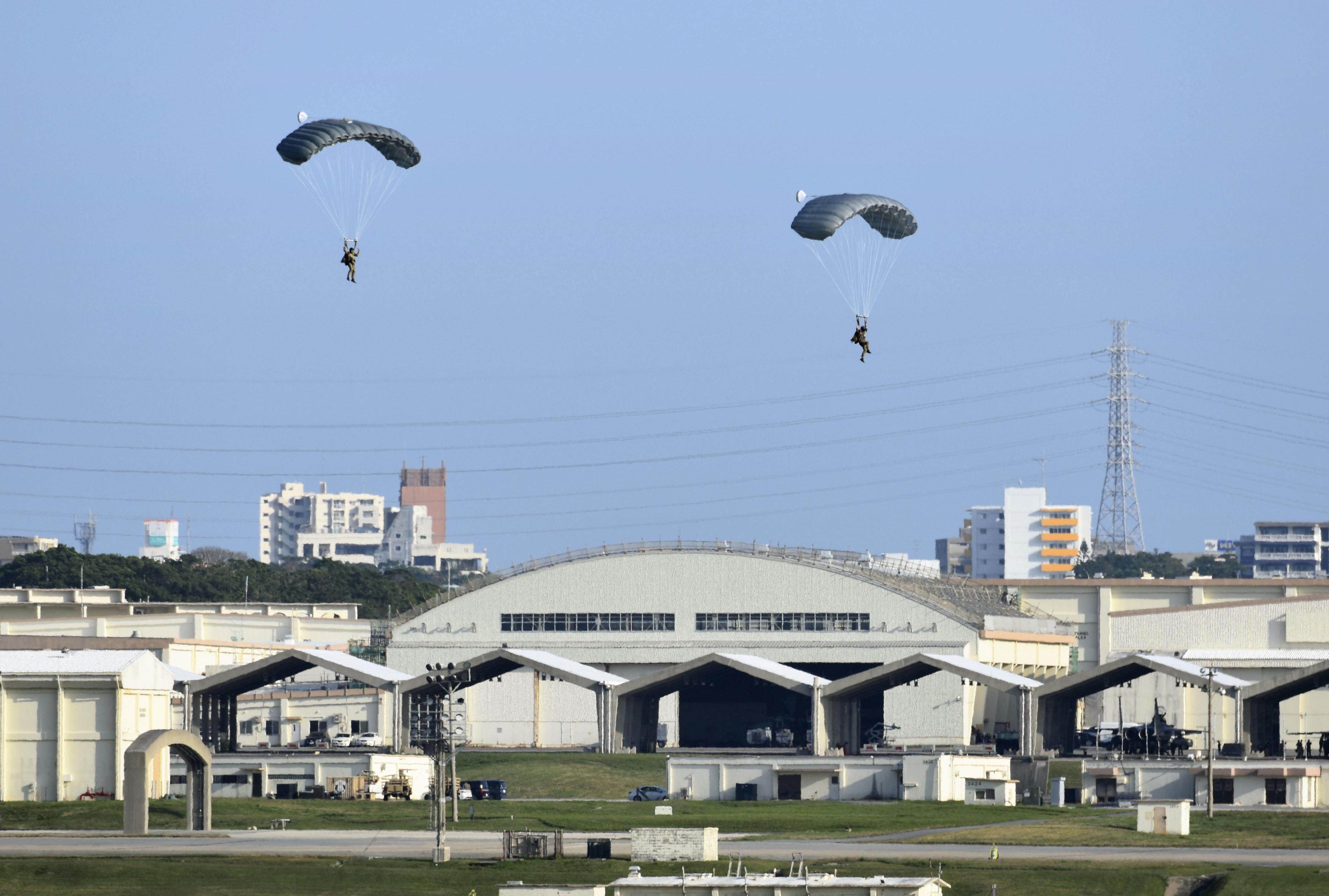 US Air Force personnel conduct a parachute drill at an airbase in Kadena, Okinawa. Photo: Kyodo