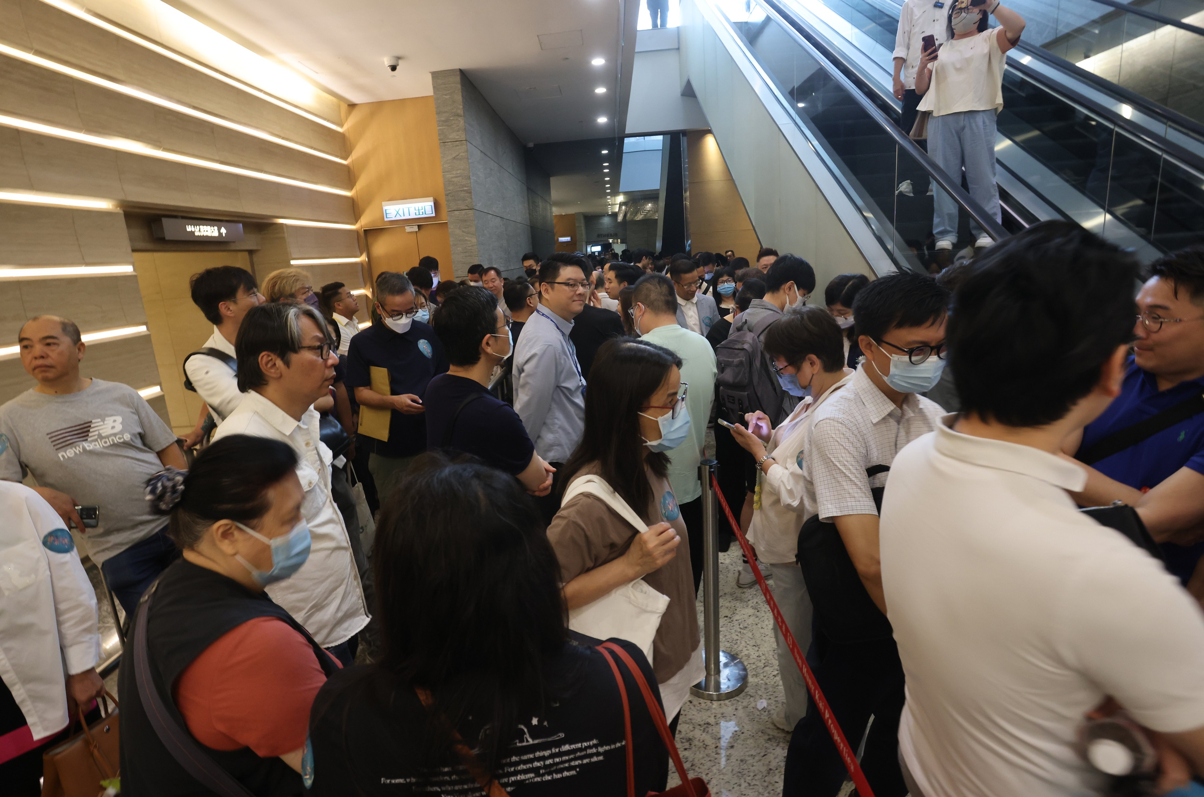 Buyers crowd the sales office of SHKP’s Yoho Hub II project in West Kowloon on Saturday. Photo: Jonathan Wong