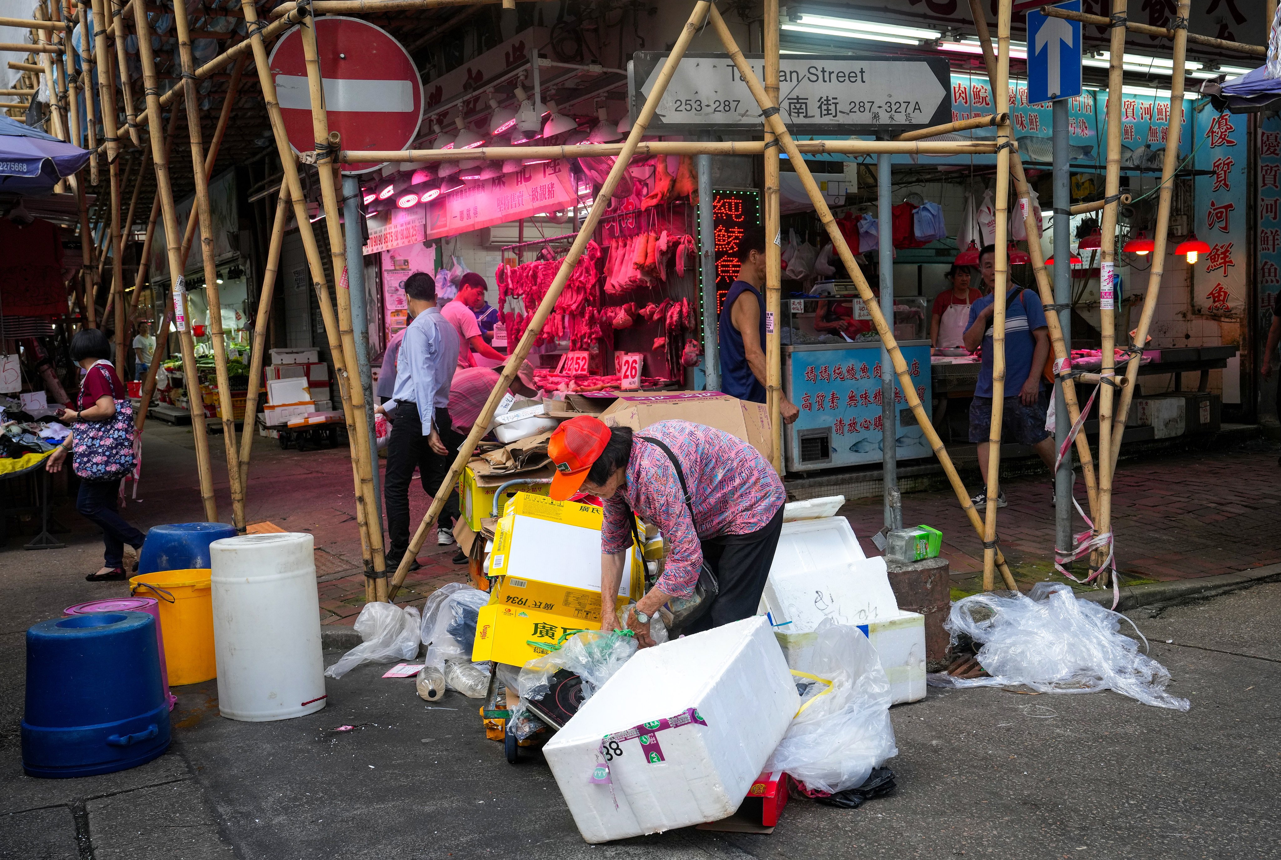 The government no longer uses a poverty line as a measure. Photo: Elson Li