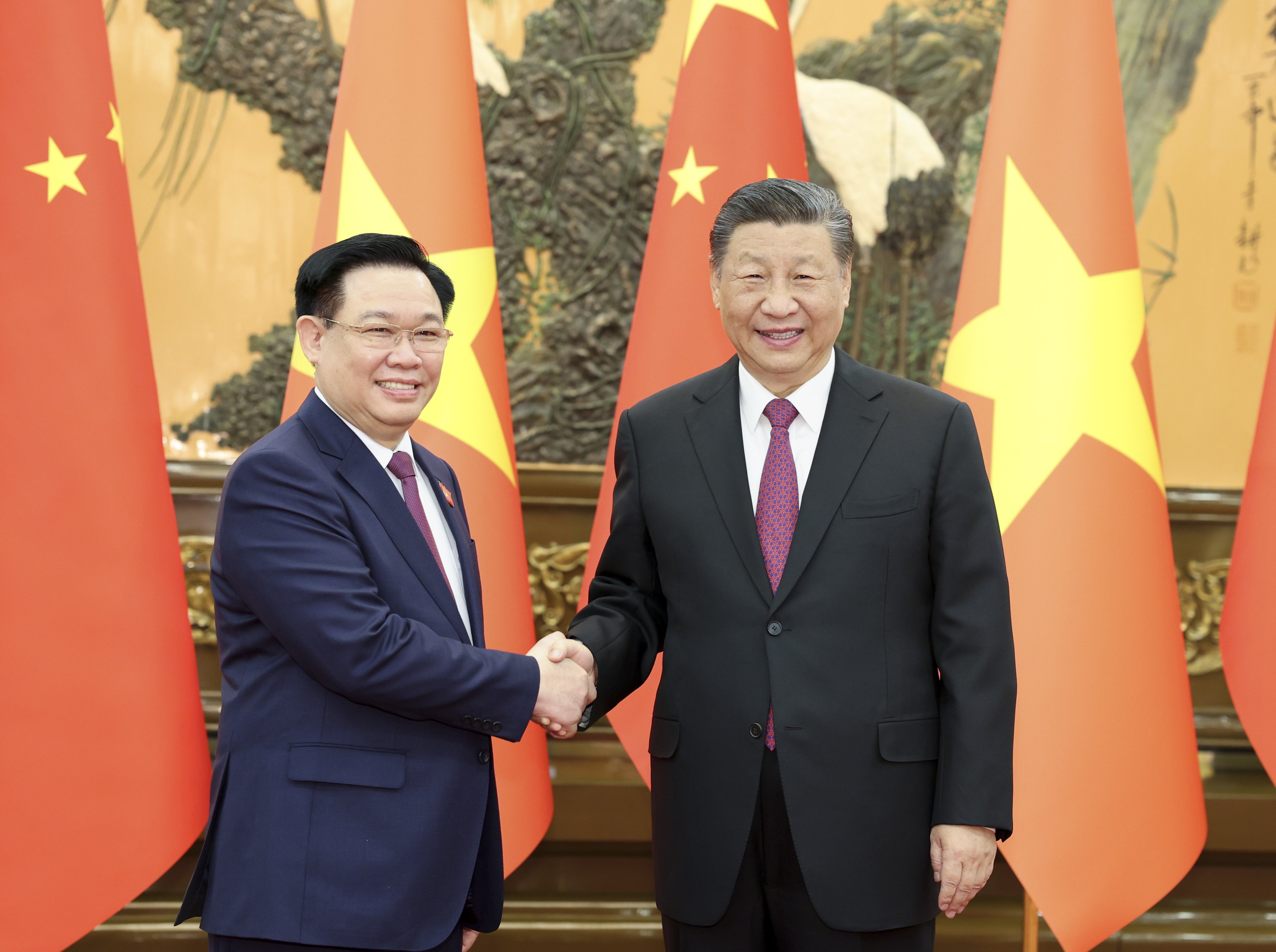 Vietnam’s Vuong Dinh Hue (left) meets Chinese President Xi Jinping in Beijing on April 8. Weeks later, Hue was removed as chairman of the National Assembly of Vietnam, putting a dent in rare earth negotiations. Photo: EPA-EFE/Xinhua