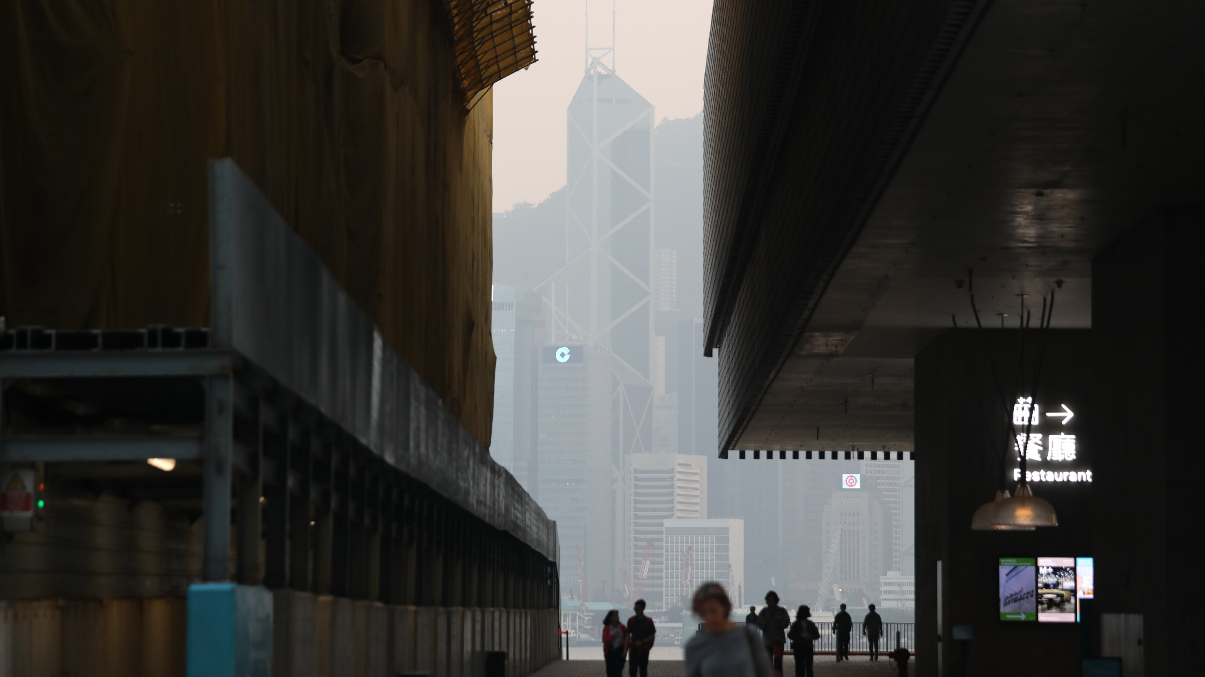 Bank of China (BOC) Tower seen from West Kowloon on a smoggy day. Photo: Xiaomei Chen