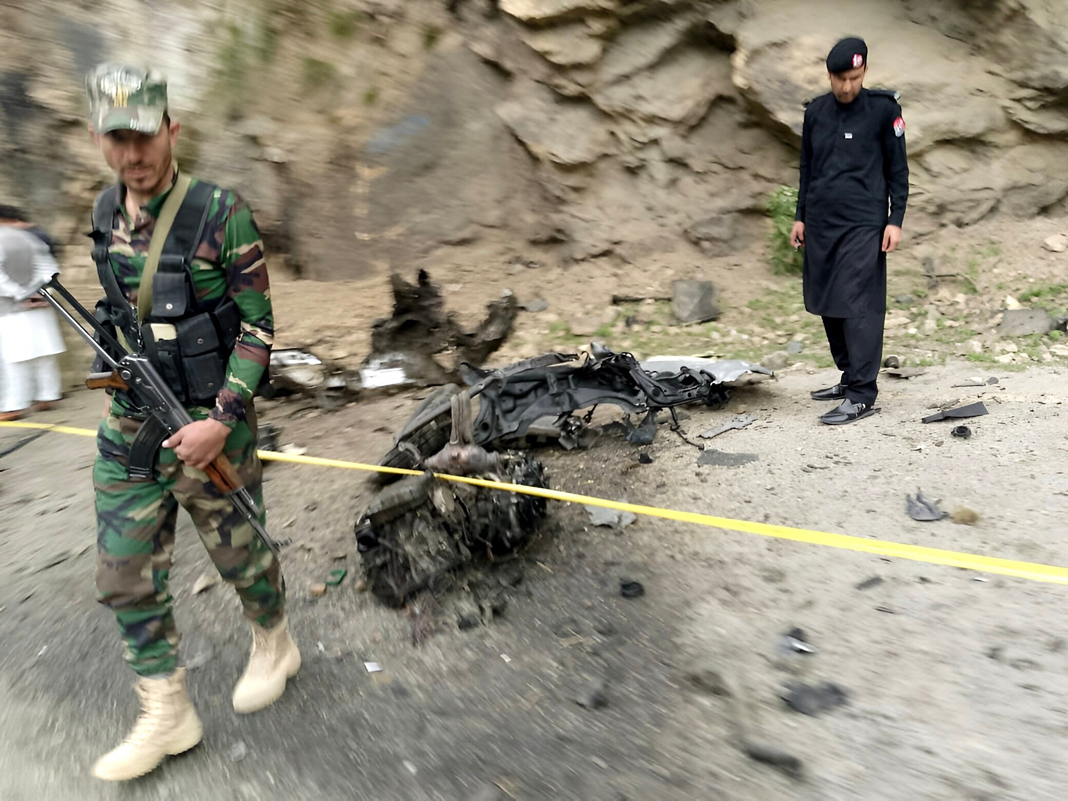 Pakistani security officials inspect the scene of a suicide bomb attack on Chinese nationals in Bisham, Pakistan, on 26 March 2024. Photo: EPA-EFE