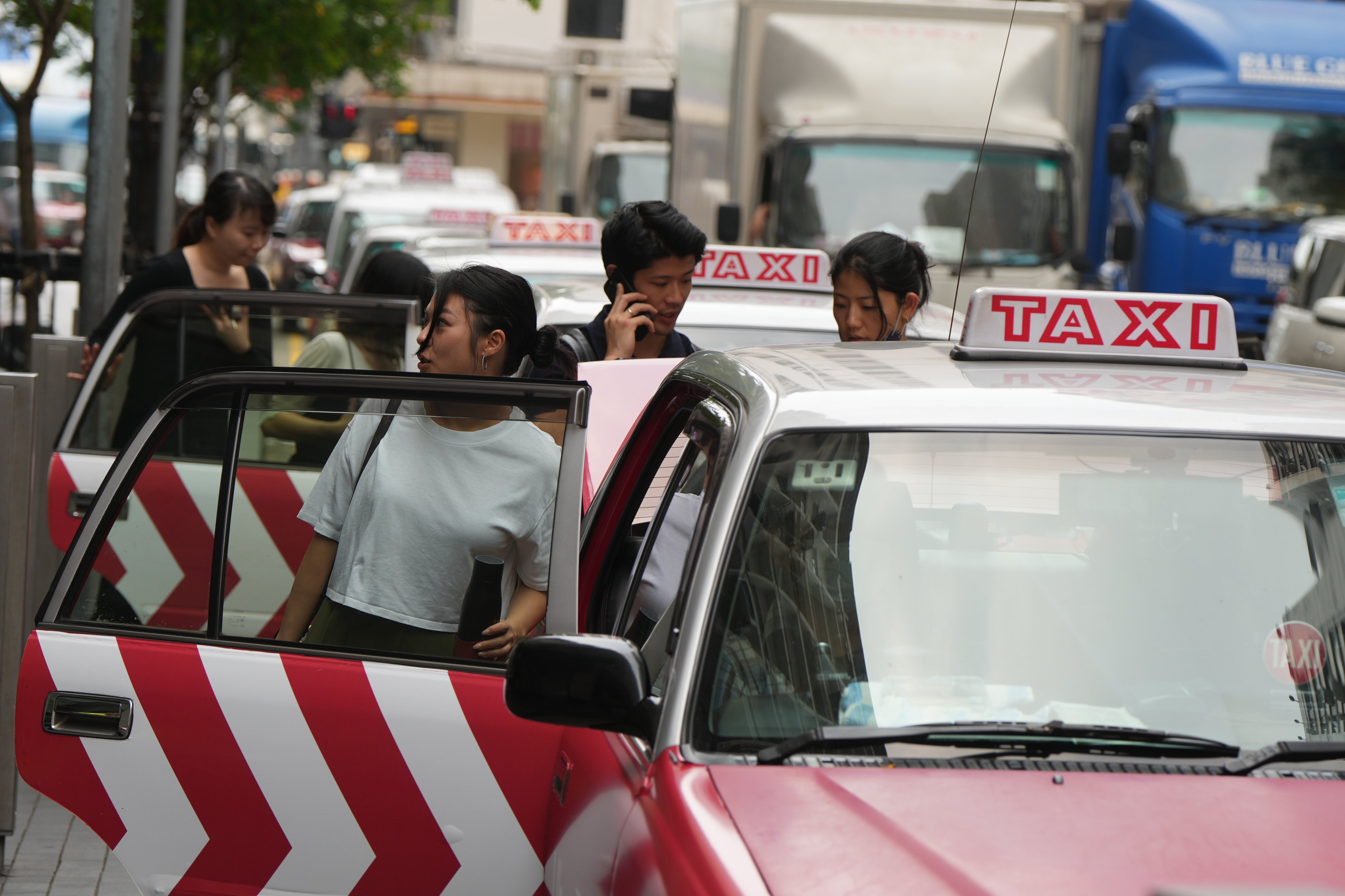 Passengers board taxis at Paterson Street, in Causeway Bay, Hong Kong, on May 7. Photo: Sam Tsang