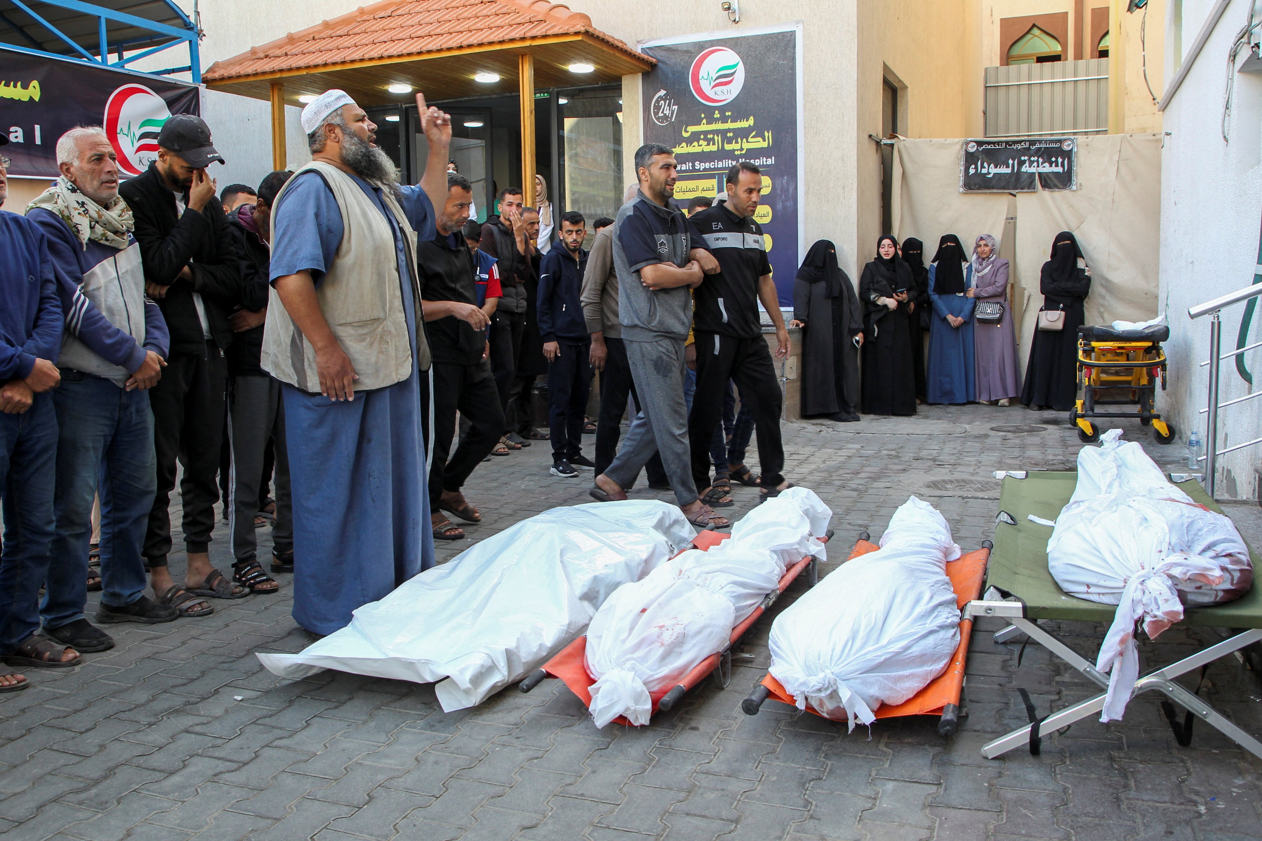 Mourners react next to the bodies of Palestinians killed in Israeli strikes, during their funeral in Rafah, in Gaza Strip. Photo: Reuters