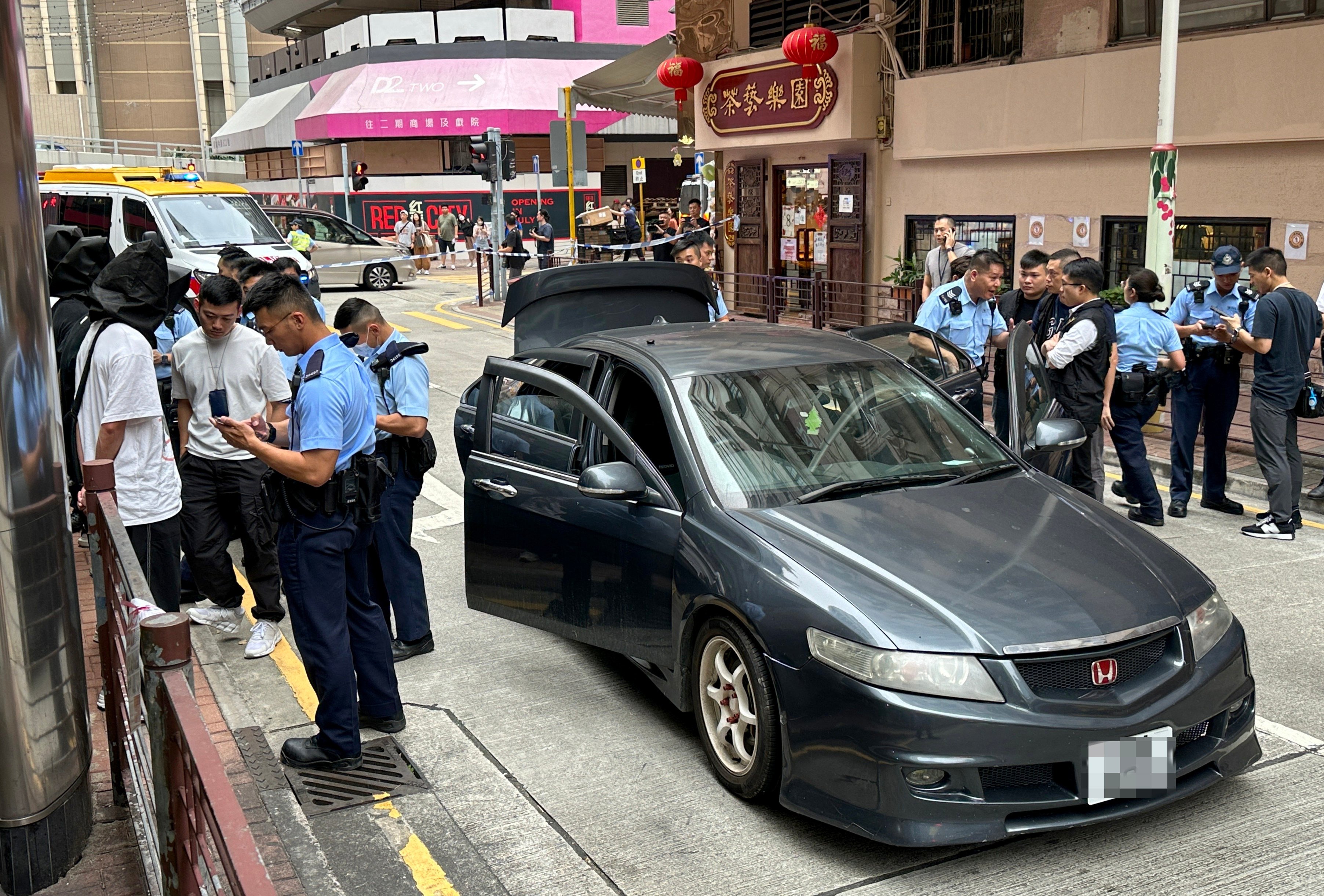 Police were alerted to a car suspected of carrying a fake number plate at around 3.30pm. Photo: Jelly Tse