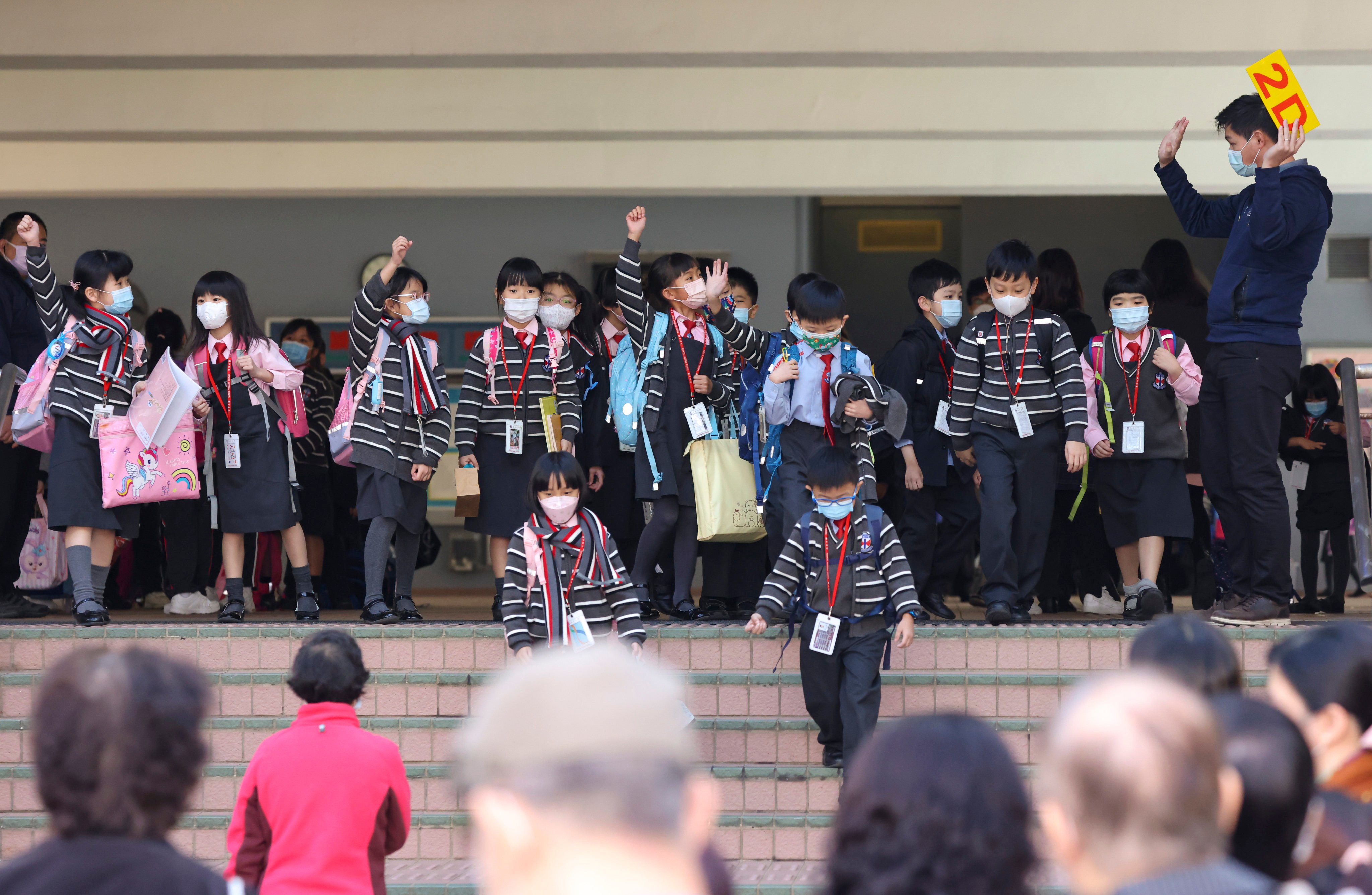 On average over the past nearly two decades, about six out of 10 students holding one-way permits went to primary schools and the rest went to secondary schools. Photo: Nora Tam