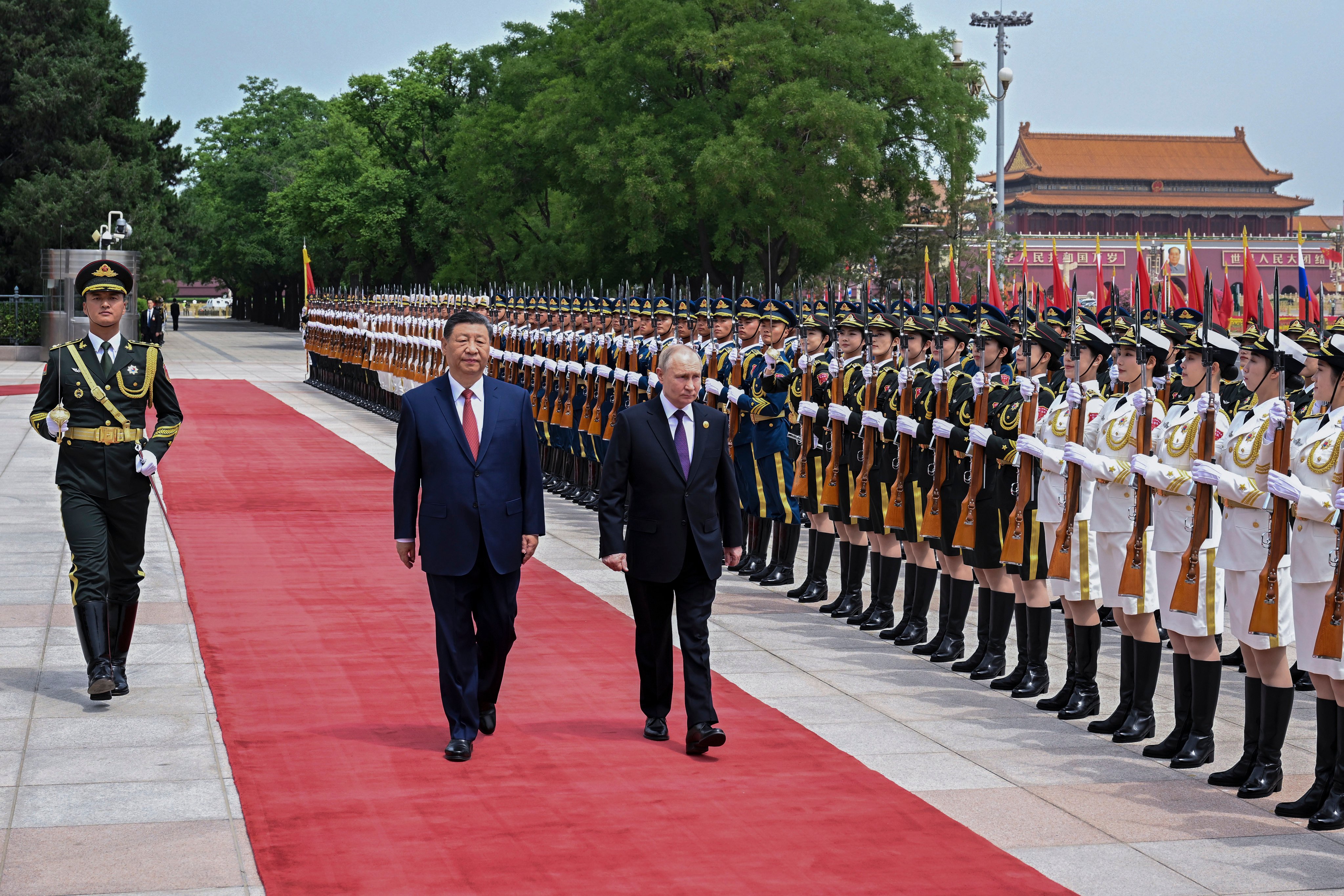 Chinese President Xi Jinping (left) and Russian President Vladimir Putin review the honour guard during a welcome ceremony at the Great Hall of the People in Beijing on Thursday. Photo: Xinhua via AP