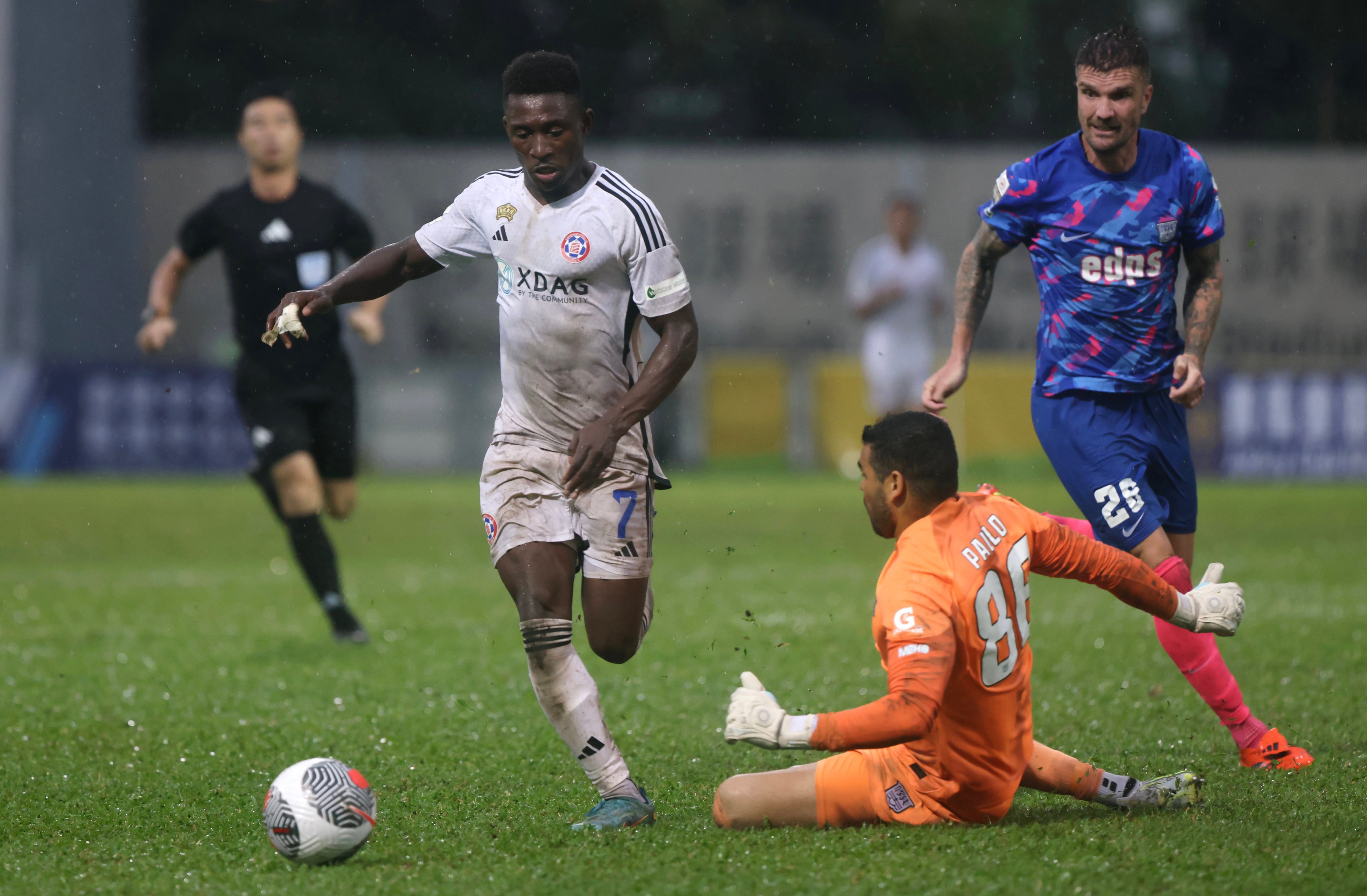 Noah Baffoe of Eastern rounds goalkeeper Paulo Cesar to score the goal that knocked Kitchee out of the FA Cup. Photo: Jonathan Wong
