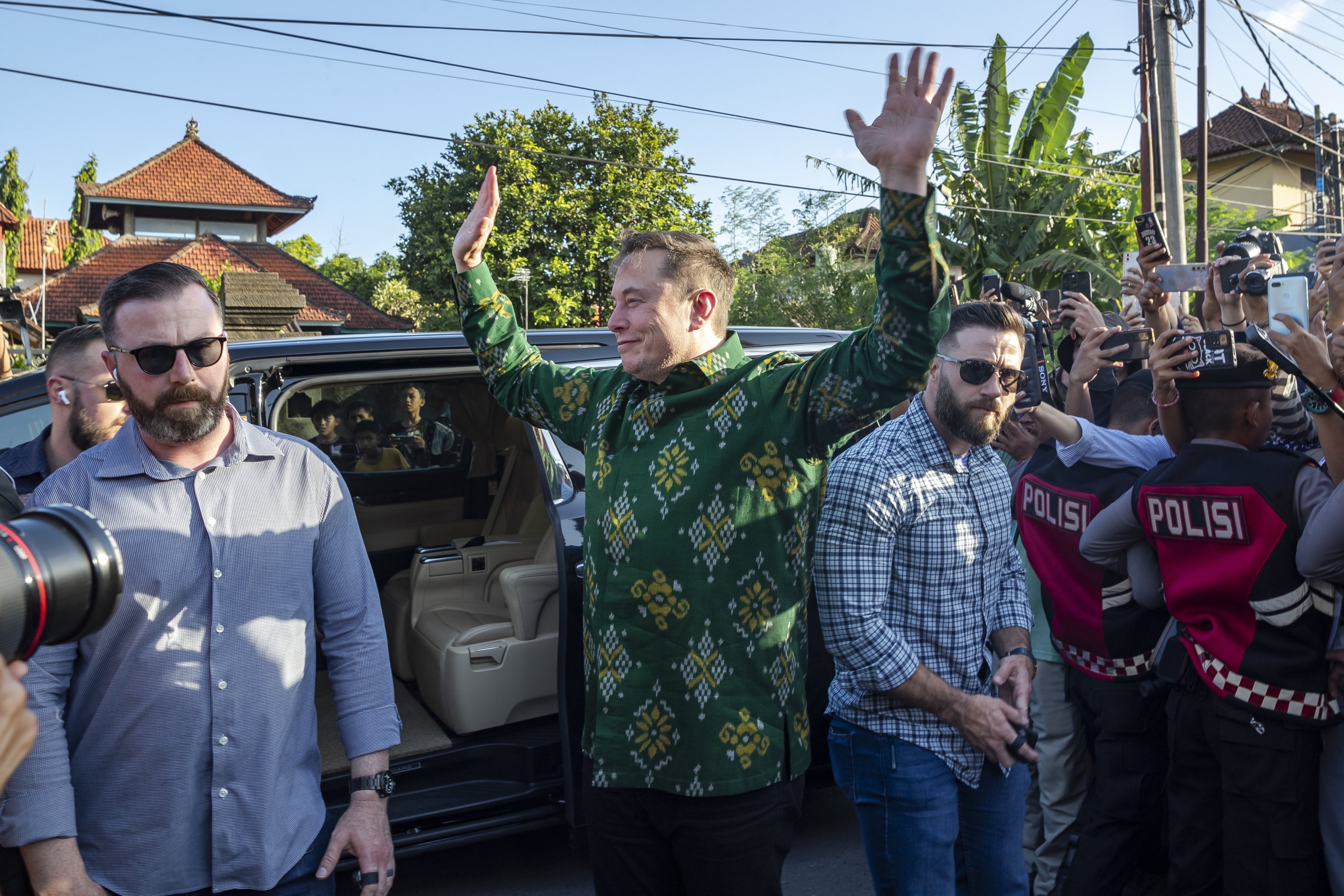 US tech entrepreneur Elon Musk arrives to launch Starlink at a sub-district community health centre in Denpasar. Photo: EPA-EFE