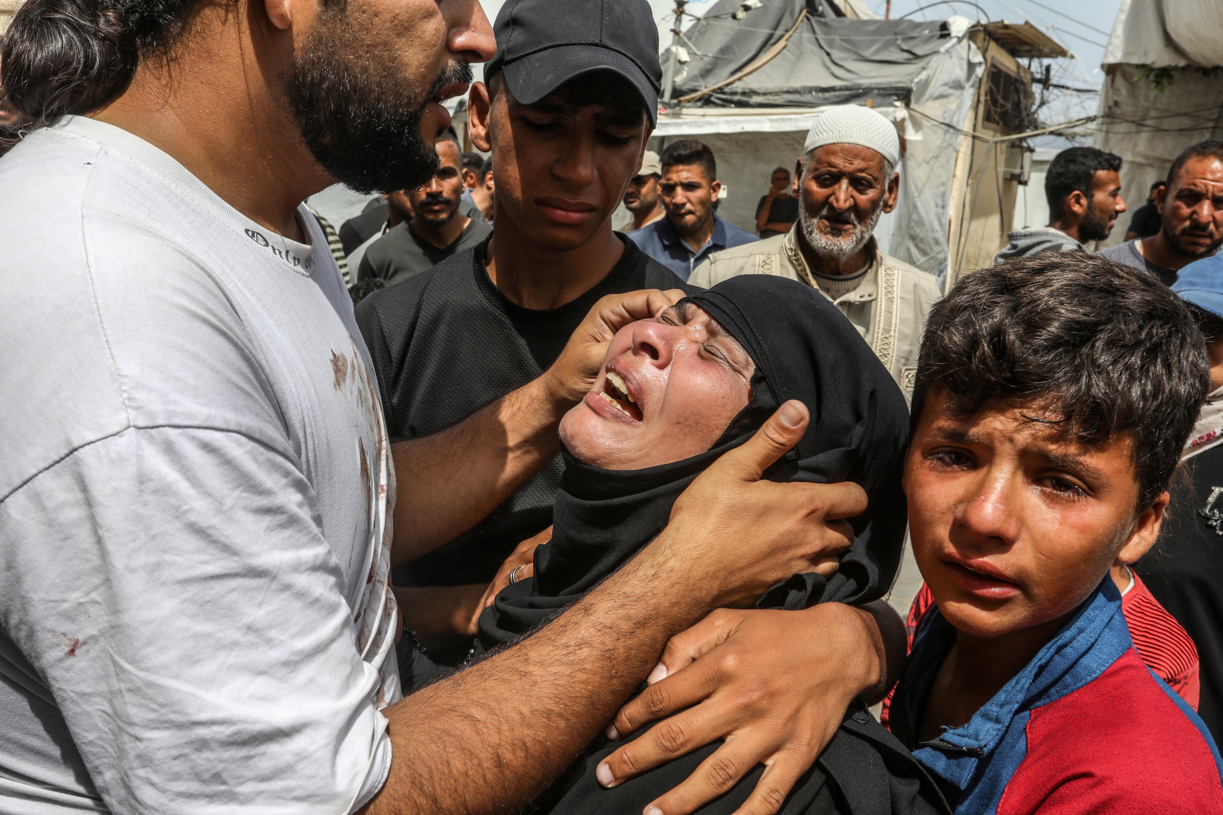 Palestinians mourn their relatives who were killed during an Israeli air strike on the Nuseirat camp in Gaza. Photo: dpa