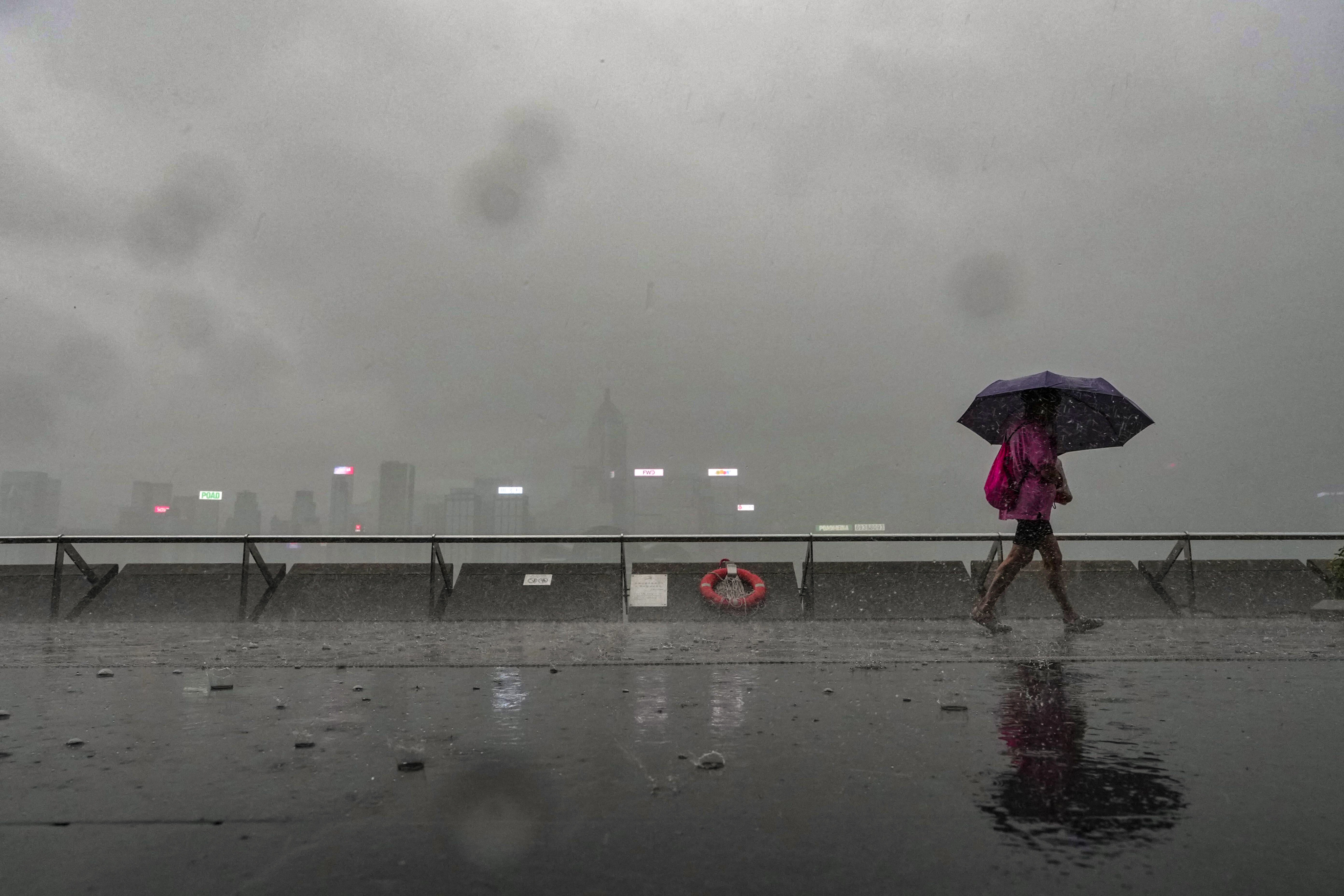 Hong Kong gets thunderstorm warning as 10 straight days of rain are predicted. Photo: Elson Li